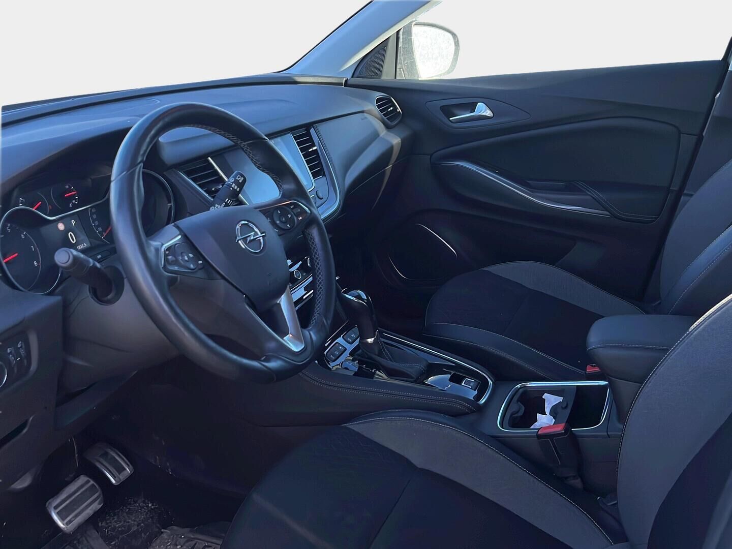 Opel Grandland X 2018 Innovation 1,2 Turbo Start/Stop 96 kW AT6 / 360 Kamera / Lämmitetty ratti ja etuistuimet / Lohko & sisäpistoke / - Kahdet Renkaat / Kaistavahti / Kuolleenkulmanvaroitin / - HULLUT AVAJAISHULINAT KORKOTARJOUS 3,29 %