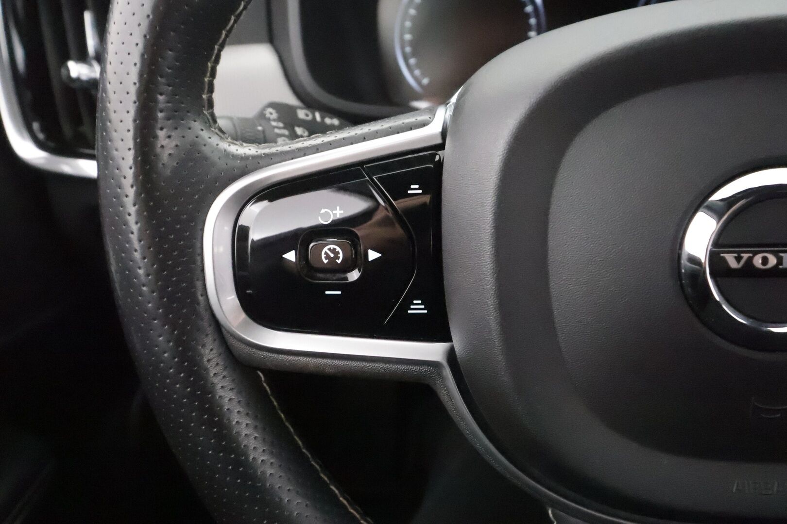 Volvo V90 2018 T8 AWD R-Design aut - | ACC | Webasto | Muistipenkki | High performance Audio | P.Kamera | Ratinlämmitys | LED | Keyless | Apple&Android | Suomi-auto | Kahdet Renkaat |