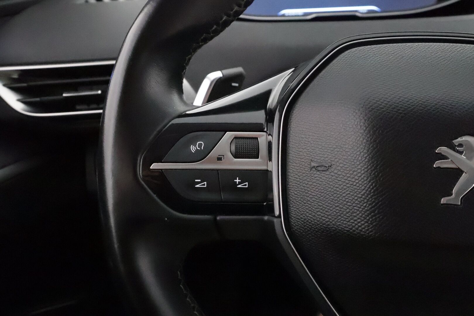 Peugeot 5008 2018 Allure PureTech 130 Aut. 7-Paik **Sisätilanlämmitin / Full-LED / Digimittaristo / P.Tutkat / Ajolinjapilotti / Keyless** - Kahdet Renkaat