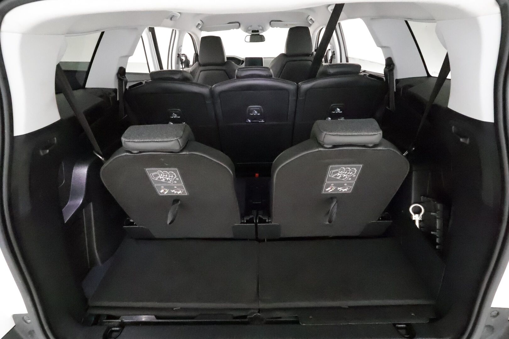 Peugeot 5008 2018 Allure PureTech 130 Aut. 7-Paik **Sisätilanlämmitin / Full-LED / Digimittaristo / P.Tutkat / Ajolinjapilotti / Keyless** - Kahdet Renkaat