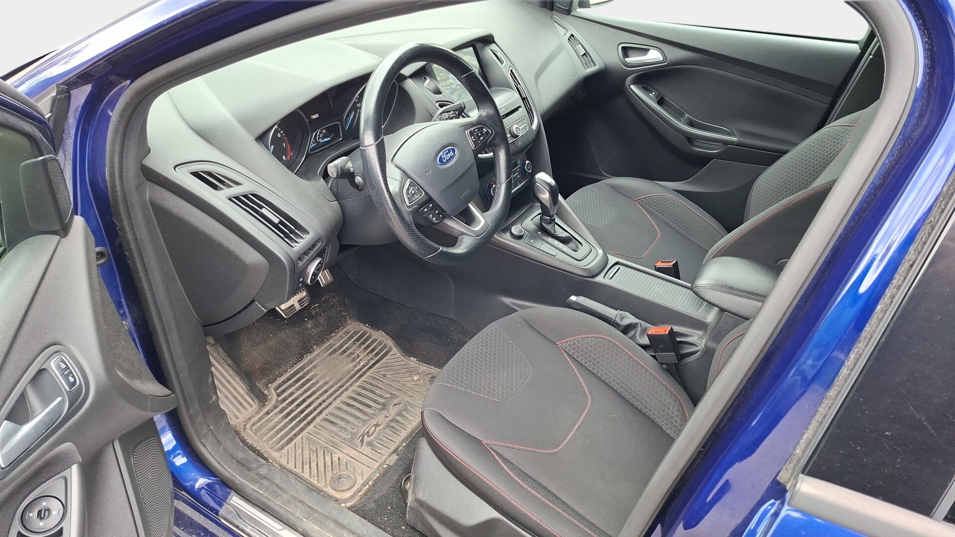 Ford Focus 2018 1,0 EcoBoost 125 hv Start/Stop A6 ST-Line 5-ovinen * Vakkari / Vakionopeudensäädin / Lämmitettävä tuulilasi * - * Suomi-auto / Hihna vaihdettu / Juuri huollettu! / 2-Omisteinen *