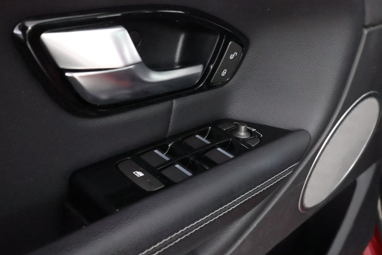 Land Rover Range Rover Evoque 2018 2,0 TD4 150 Aut SE Dynamic Business LE - Suomiauto | Webasto | Vetokoukku | Nahkasisusta | Panorama | Premium Sound System | Peruutuskamera | Ketju vaihdettu!