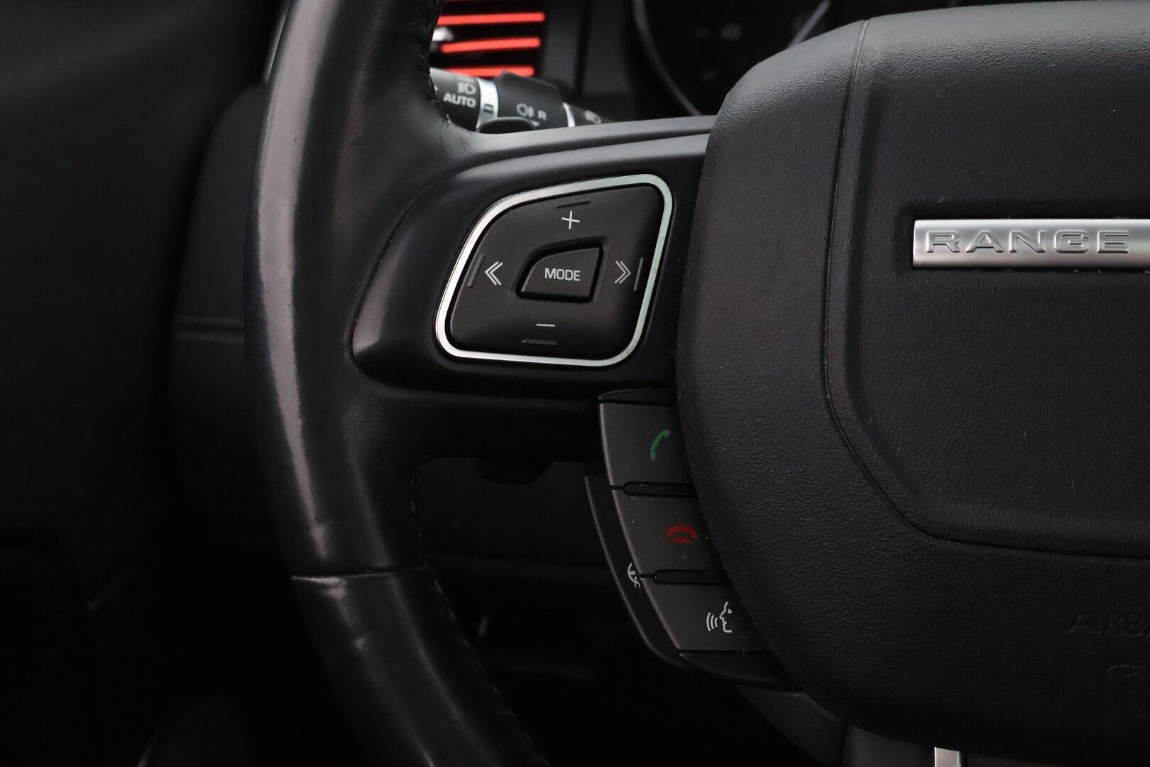 Land Rover Range Rover Evoque 2018 2,0 TD4 150 Aut SE Dynamic Business LE - Suomiauto | Webasto | Vetokoukku | Nahkasisusta | Panorama | Premium Sound System | Peruutuskamera | Ketju vaihdettu!