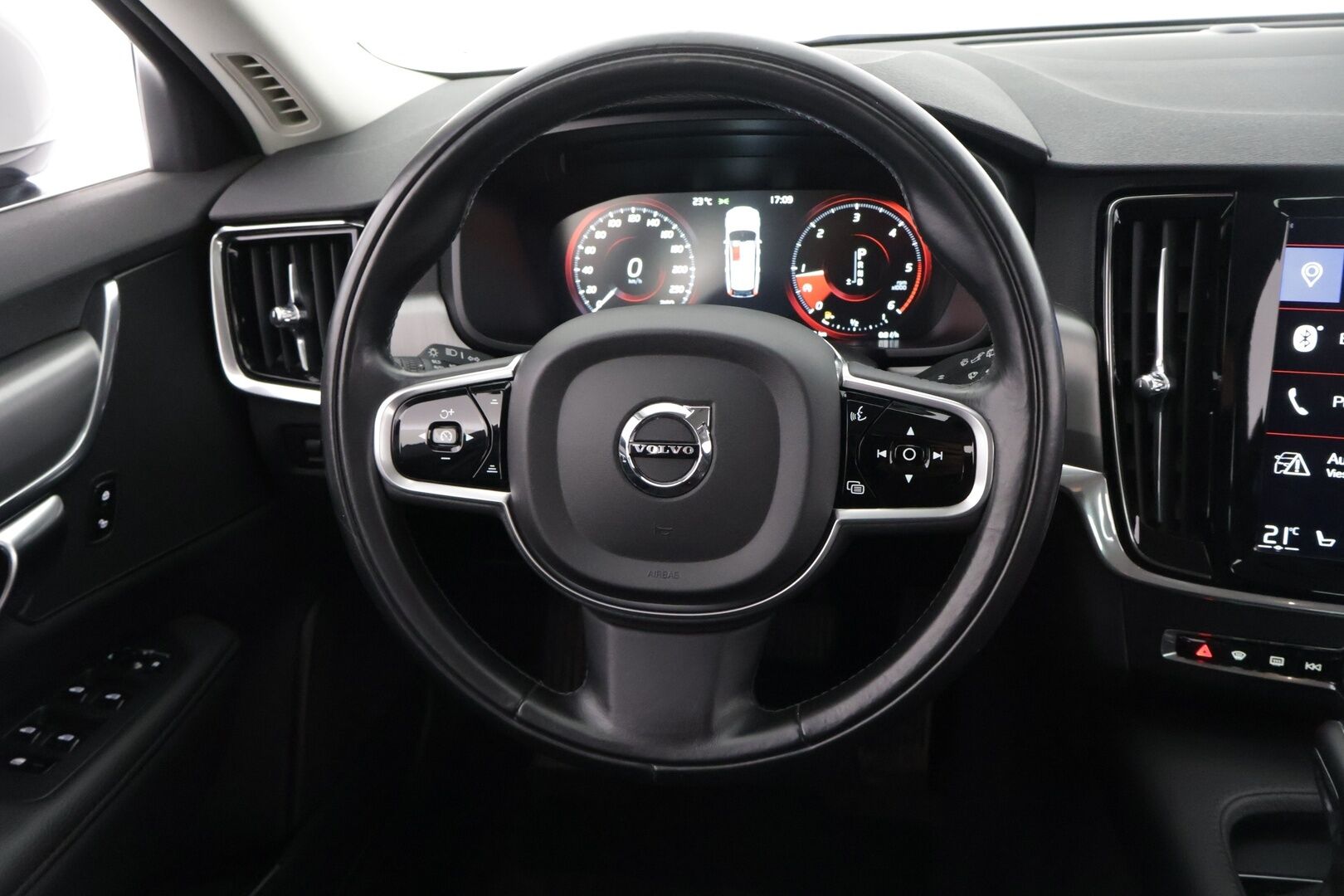 Volvo V90 2016 D4 Business aut *Pilot Assist / Webasto / Tutkat / Puolinahat / Navi / VOC / Ratinlämmitin / KeylessGo - 2x Renkaat Aluvanteilla / Super-Siisti