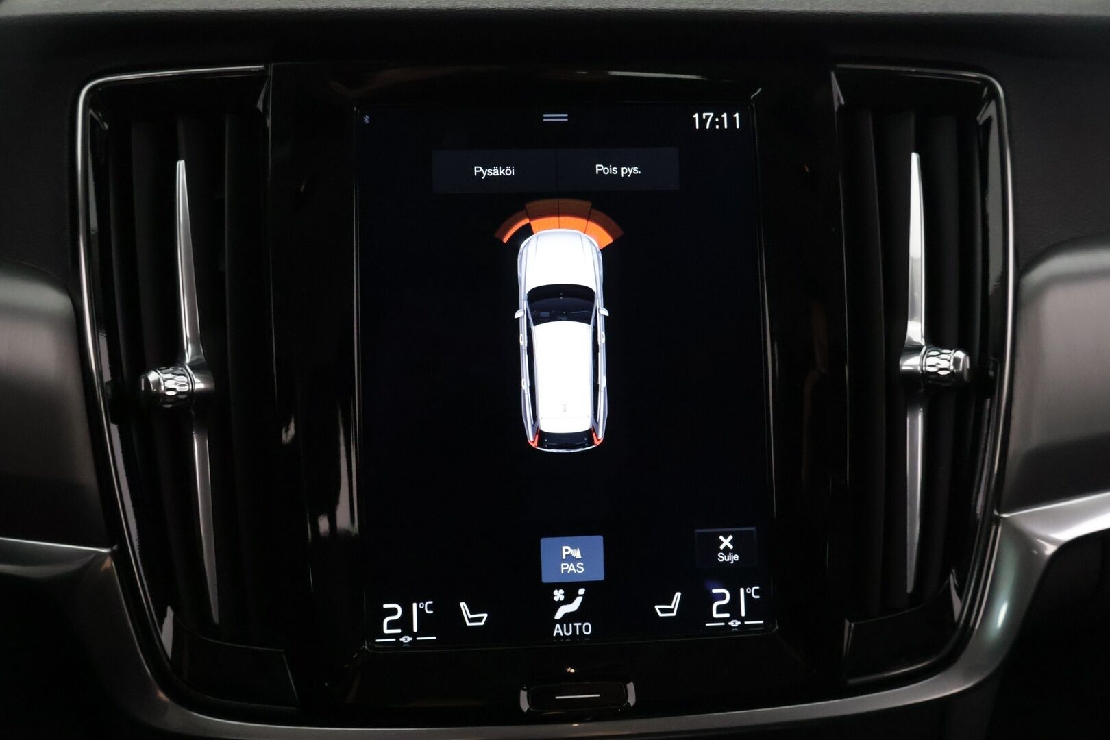 Volvo V90 2016 D4 Business aut *Pilot Assist / Webasto / Tutkat / Puolinahat / Navi / VOC / Ratinlämmitin / KeylessGo - 2x Renkaat Aluvanteilla / Super-Siisti