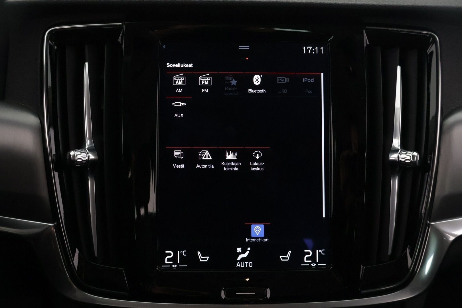 Volvo V90 2016 D4 Business aut *Pilot Assist / Webasto / Tutkat / Puolinahat / Navi / VOC / Ratinlämmitin / KeylessGo - 2x Renkaat Aluvanteilla / Super-Siisti