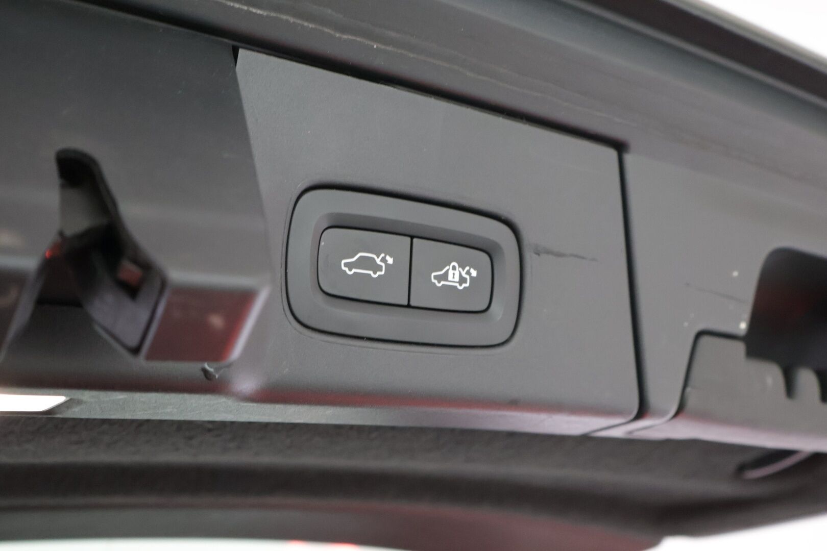 Volvo V90 2016 D4 Business aut *Pilot Assist / Webasto / Tutkat / Puolinahat / Navi / VOC / Ratinlämmitin / KeylessGo - 2x Renkaat Aluvanteilla / Super-Siisti