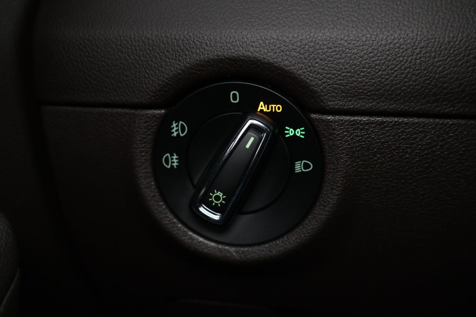 Skoda Octavia 2017 Combi 2,0 TDI 150 L&K DSG Autom. / Ei AD-Blueta / Sähköpenkki muistilla / ACC / Vetokoukku - Super Varusteet / Siisti Yksilö / Viimeisimpiä Lajiaan 