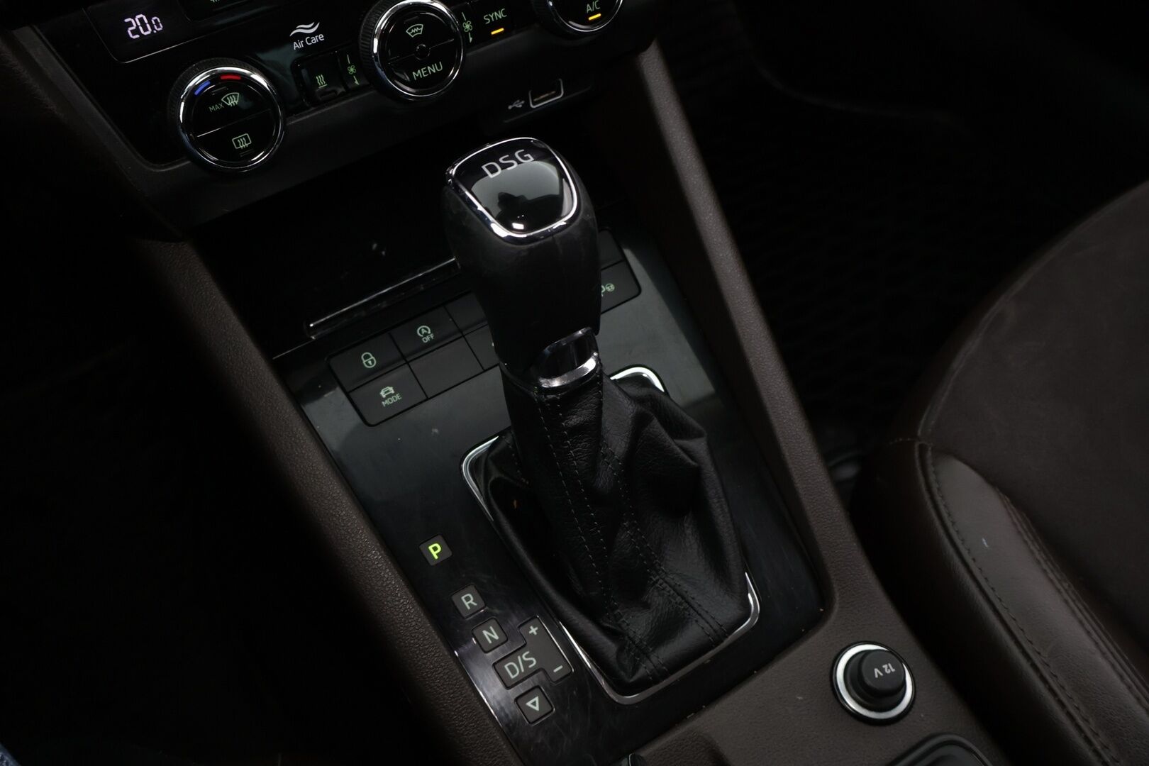 Skoda Octavia 2017 Combi 2,0 TDI 150 L&K DSG Autom. / Ei AD-Blueta / Sähköpenkki muistilla / ACC / Vetokoukku - Super Varusteet / Siisti Yksilö / Viimeisimpiä Lajiaan 