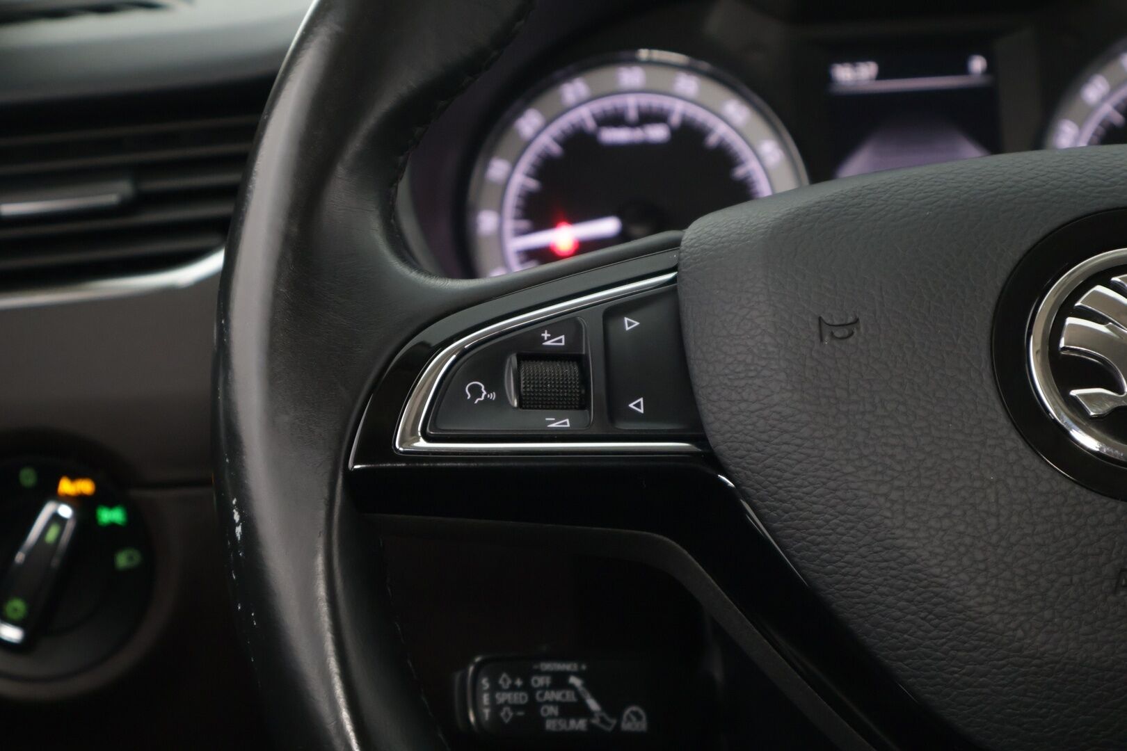 Skoda Octavia 2017 Combi 2,0 TDI 150 L&K DSG Autom. / Ei AD-Blueta / Sähköpenkki muistilla / ACC / Vetokoukku - Super Varusteet / Siisti Yksilö / Viimeisimpiä Lajiaan 