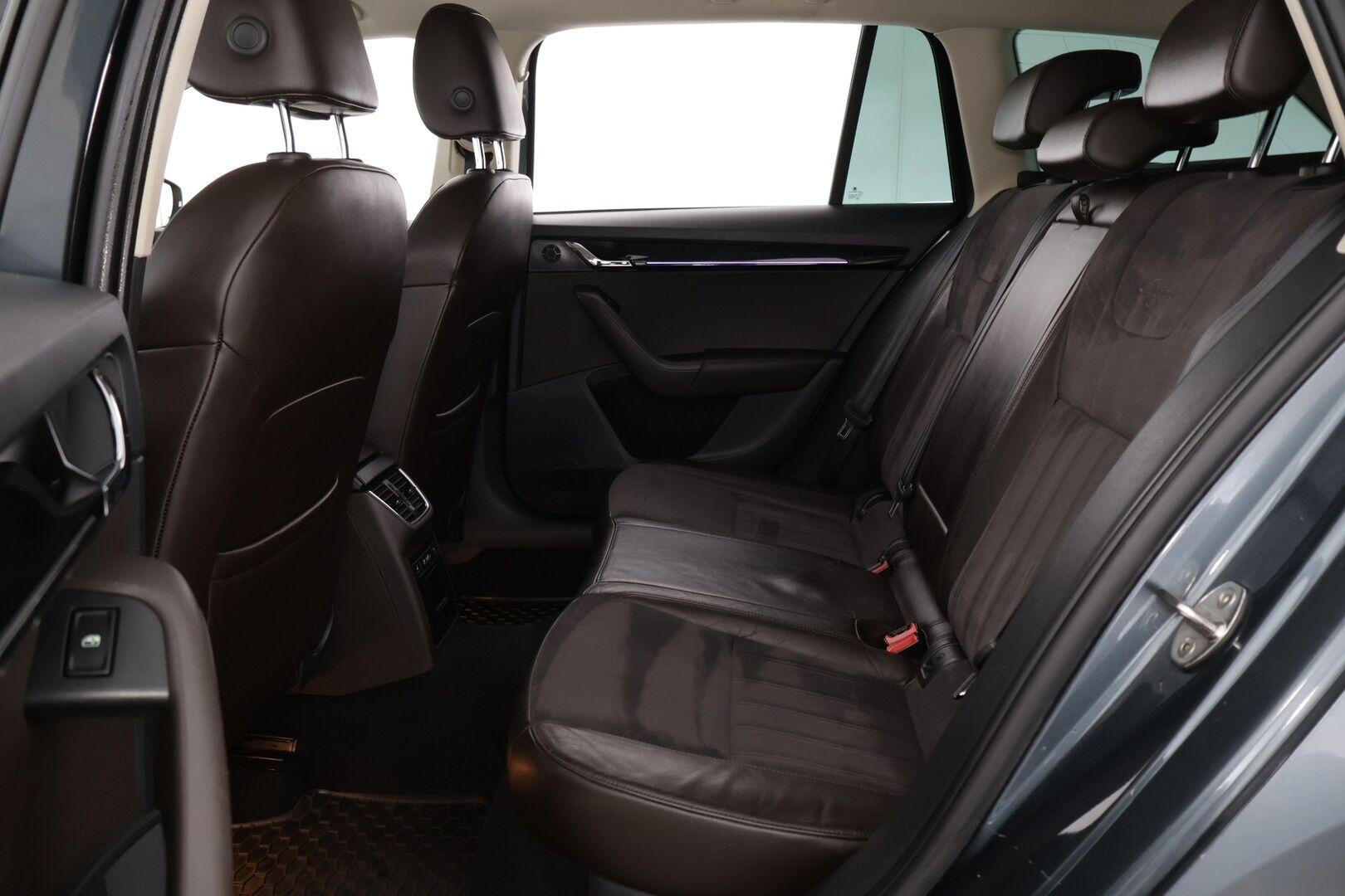 Skoda Octavia 2017 Combi 2,0 TDI 150 L&K DSG Autom. / Ei AD-Blueta / Sähköpenkki muistilla / ACC / Vetokoukku - Super Varusteet / Siisti Yksilö / Viimeisimpiä Lajiaan 