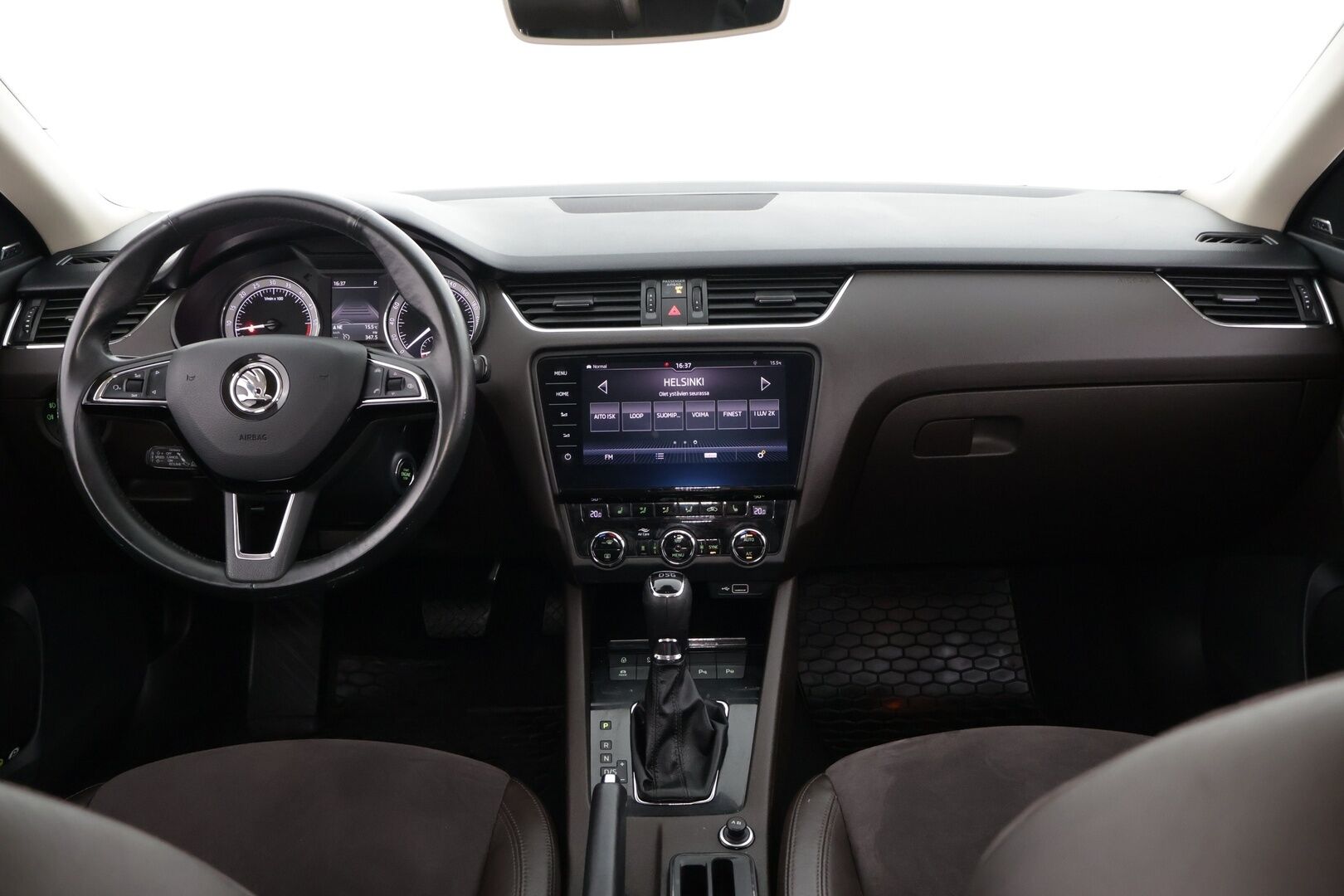 Skoda Octavia 2017 Combi 2,0 TDI 150 L&K DSG Autom. / Ei AD-Blueta / Sähköpenkki muistilla / ACC / Vetokoukku - Super Varusteet / Siisti Yksilö / Viimeisimpiä Lajiaan 