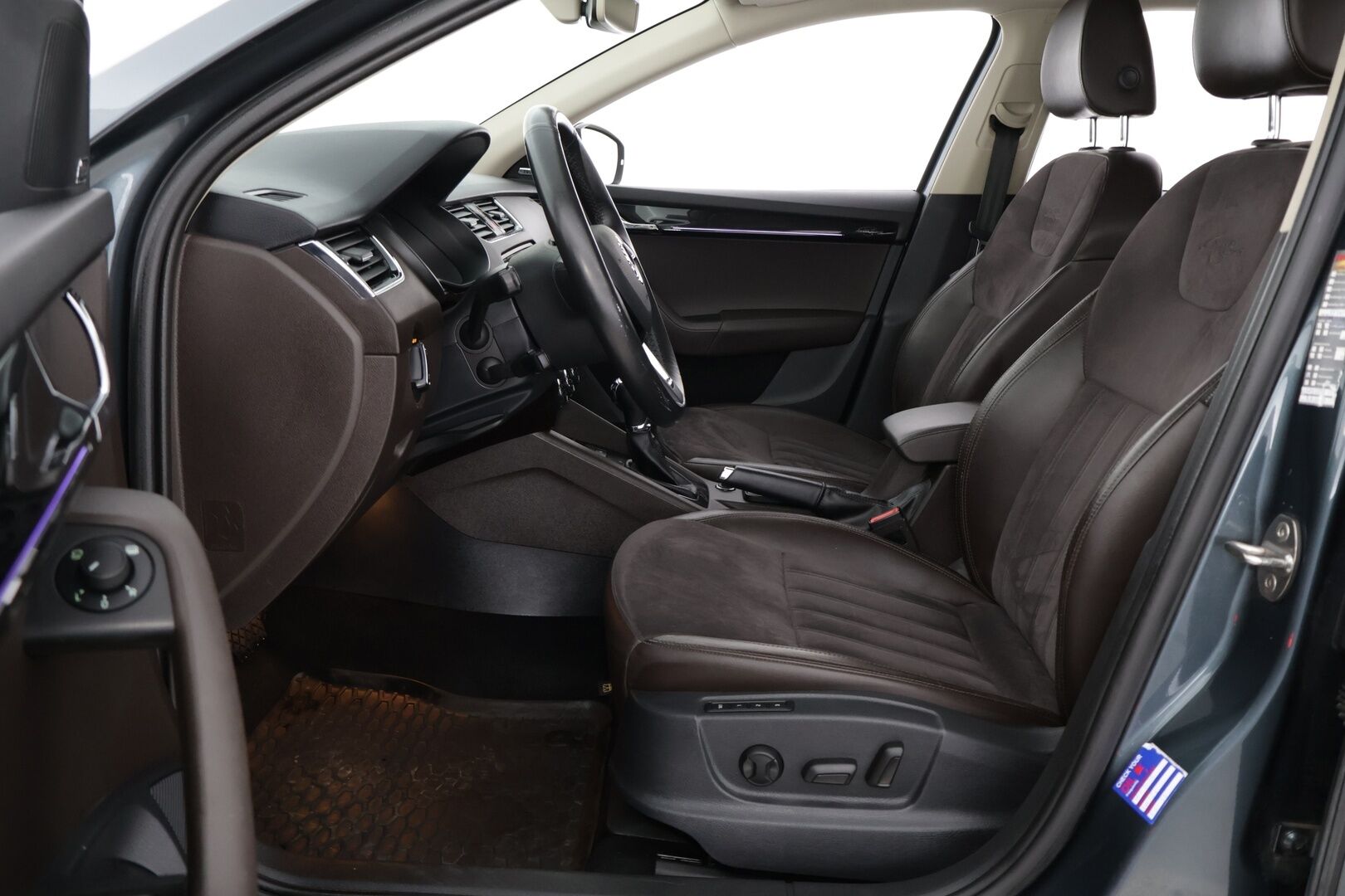 Skoda Octavia 2017 Combi 2,0 TDI 150 L&K DSG Autom. / Ei AD-Blueta / Sähköpenkki muistilla / ACC / Vetokoukku - Super Varusteet / Siisti Yksilö / Viimeisimpiä Lajiaan 