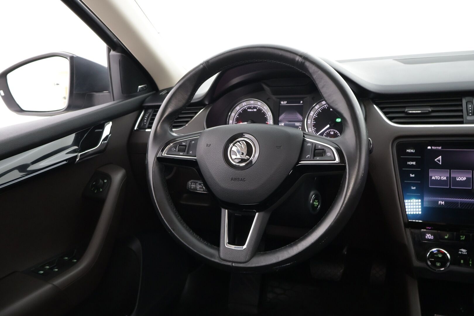 Skoda Octavia 2017 Combi 2,0 TDI 150 L&K DSG Autom. / Ei AD-Blueta / Sähköpenkki muistilla / ACC / Vetokoukku - Super Varusteet / Siisti Yksilö / Viimeisimpiä Lajiaan 