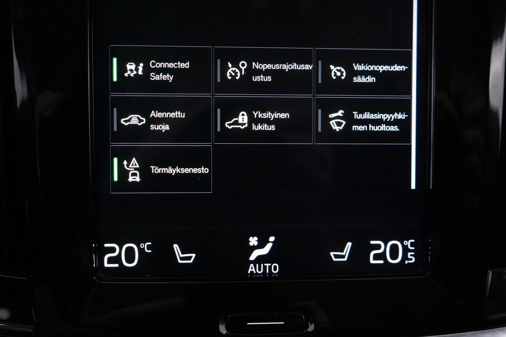 Volvo V90 2018 D3 Momentum aut - ACC | Pilot assist | LED | Webasto | Ratin lämmitys | Suomi-auto | Kahdet renkaat alumiinivanteilla | Särmä huoltohistoria!