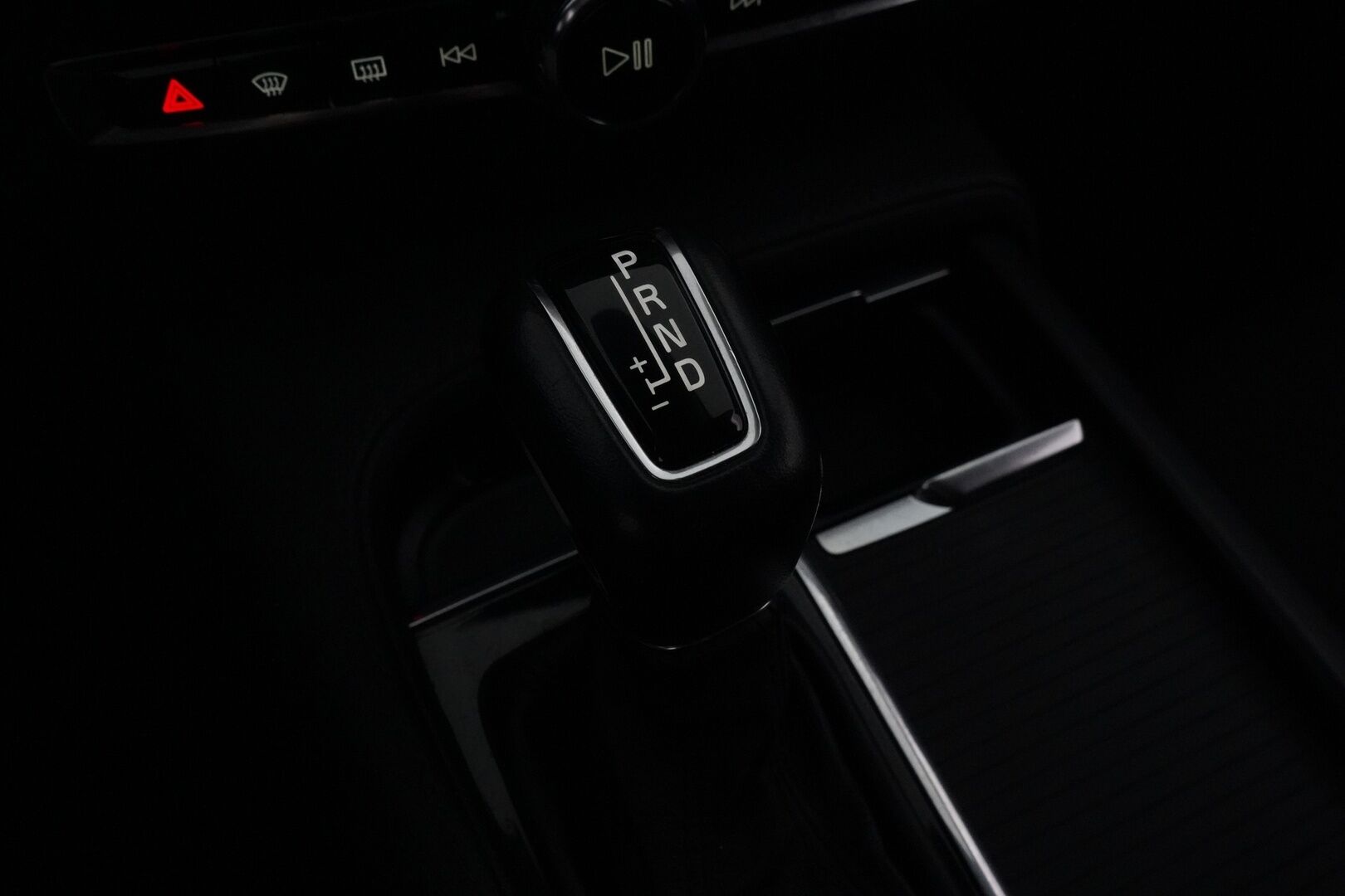 Volvo V90 2018 D3 Momentum aut - ACC | Pilot assist | LED | Webasto | Ratin lämmitys | Suomi-auto | Kahdet renkaat alumiinivanteilla | Särmä huoltohistoria!