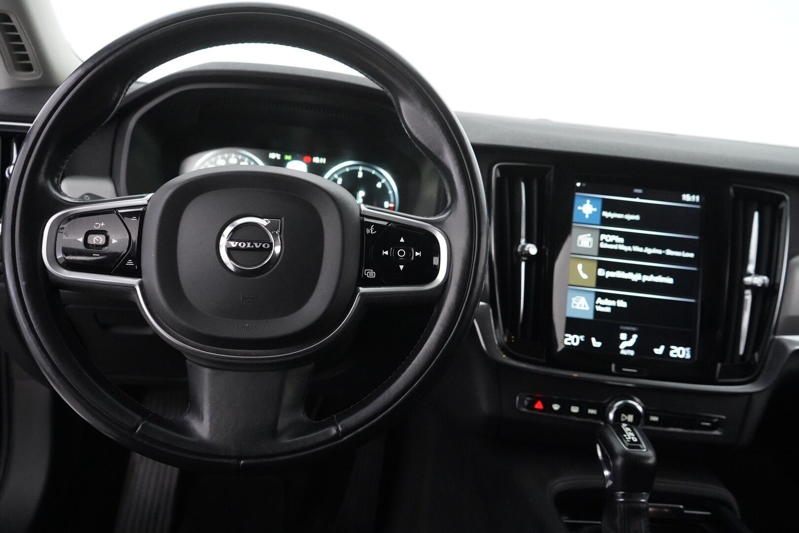 Volvo V90 2018 D3 Momentum aut - ACC | Pilot assist | LED | Webasto | Ratin lämmitys | Suomi-auto | Kahdet renkaat alumiinivanteilla | Särmä huoltohistoria!