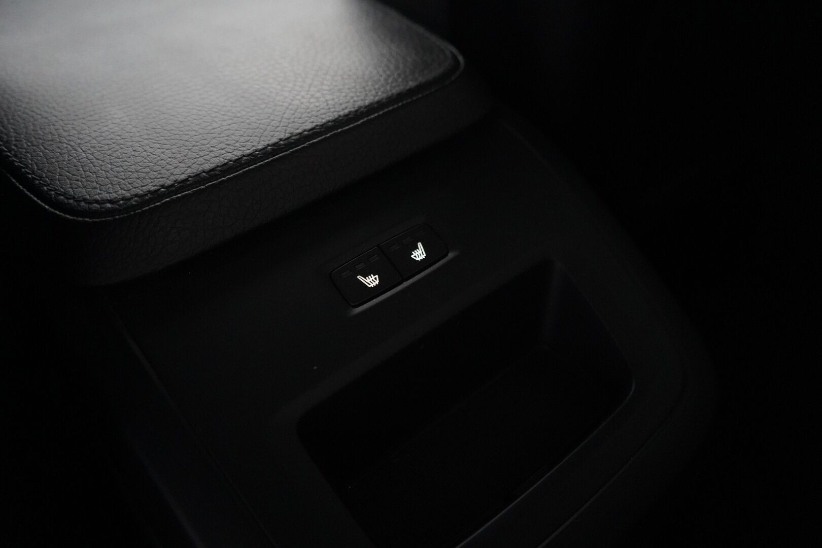 Volvo V90 2018 D3 Momentum aut - ACC | Pilot assist | LED | Webasto | Ratin lämmitys | Suomi-auto | Kahdet renkaat alumiinivanteilla | Särmä huoltohistoria!