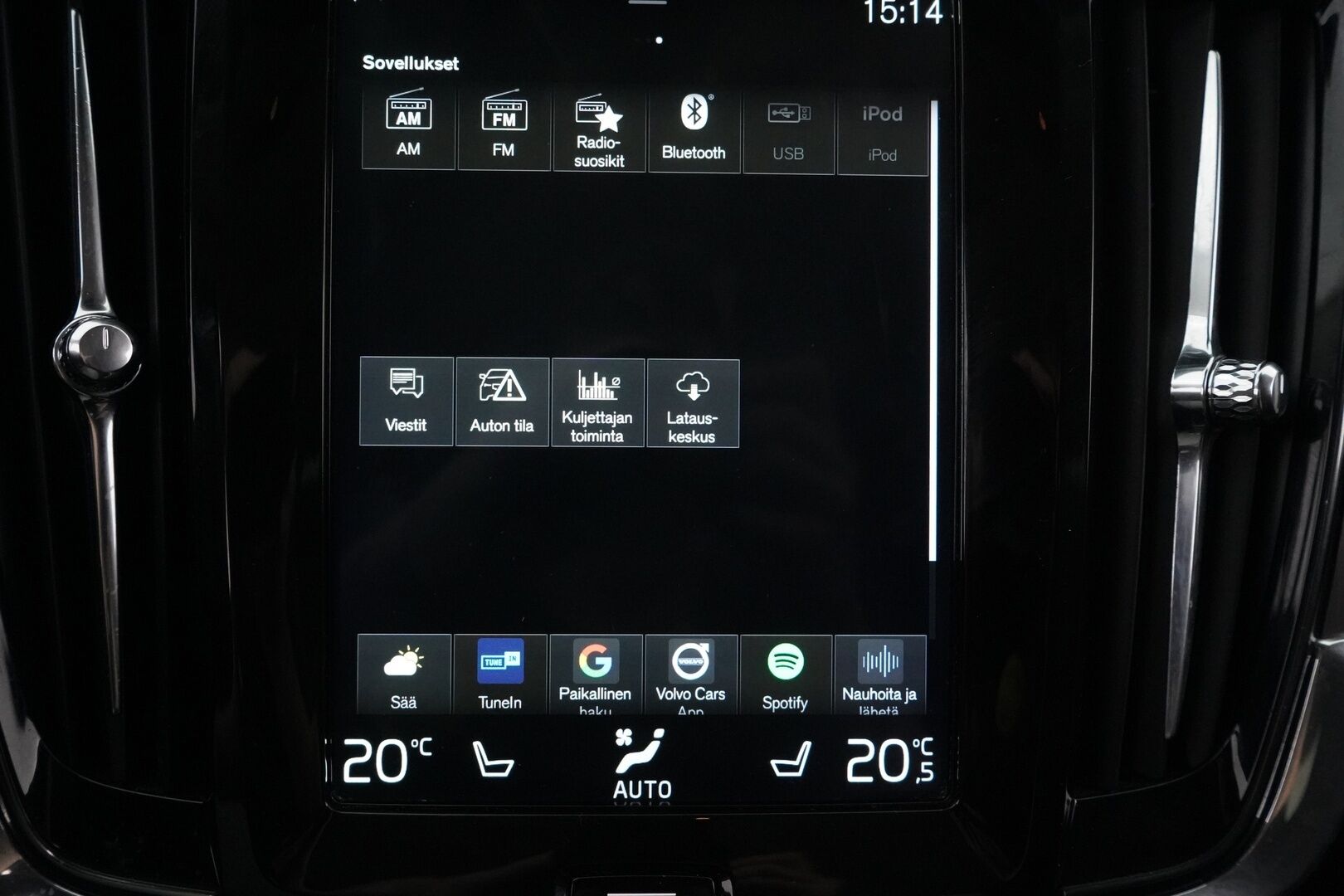 Volvo V90 2018 D3 Momentum aut - ACC | Pilot assist | LED | Webasto | Ratin lämmitys | Suomi-auto | Kahdet renkaat alumiinivanteilla | Särmä huoltohistoria!