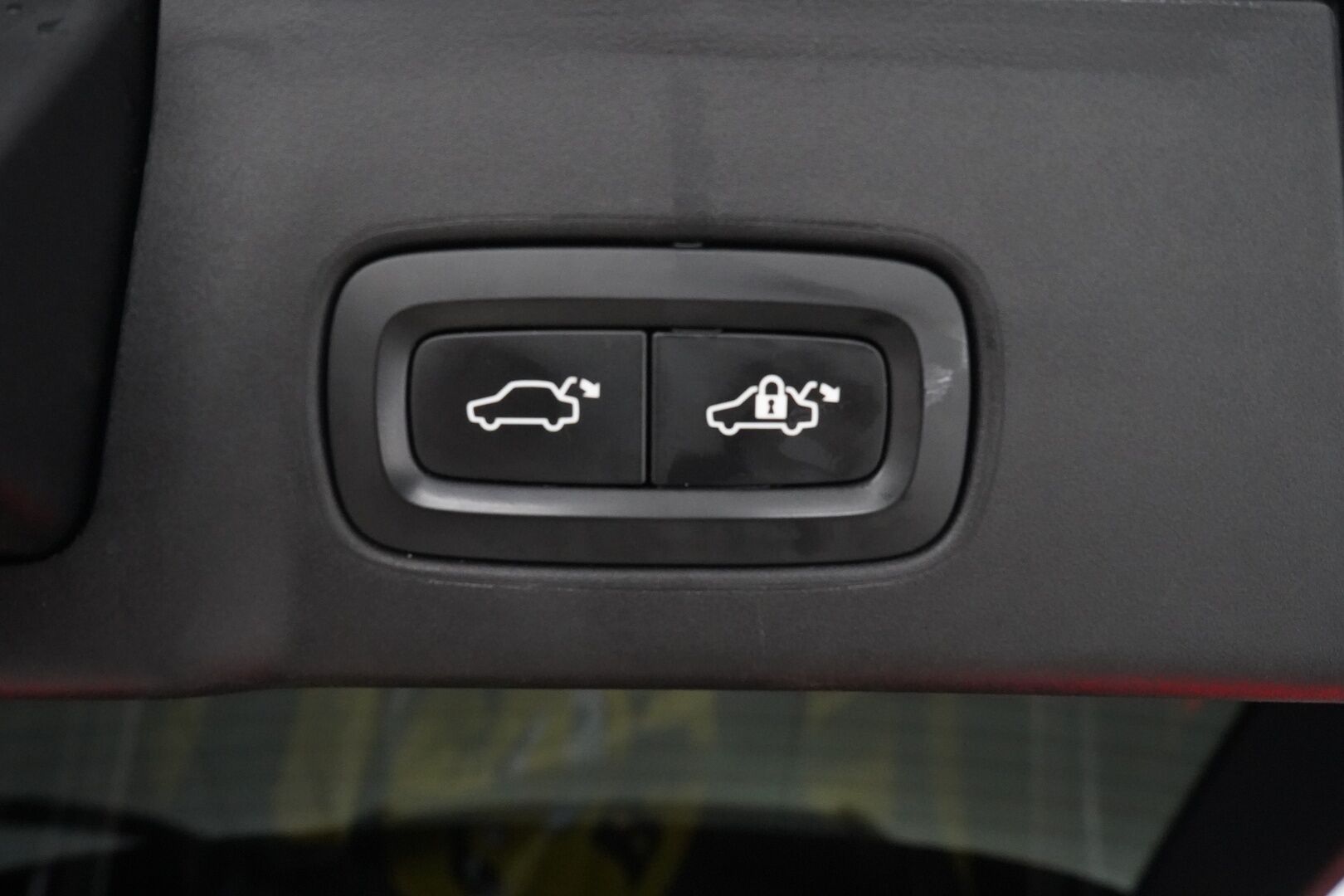 Volvo V90 2018 D3 Momentum aut - ACC | Pilot assist | LED | Webasto | Ratin lämmitys | Suomi-auto | Kahdet renkaat alumiinivanteilla | Särmä huoltohistoria!