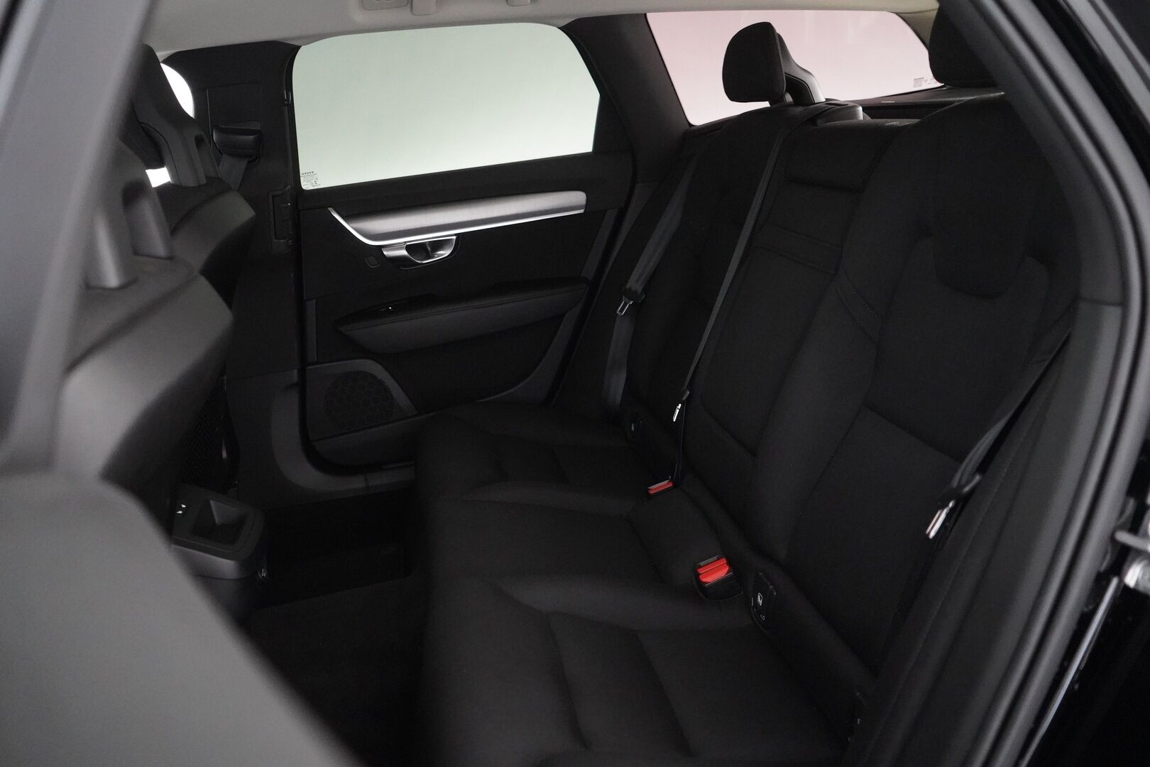 Volvo V90 2018 D3 Momentum aut - ACC | Pilot assist | LED | Webasto | Ratin lämmitys | Suomi-auto | Kahdet renkaat alumiinivanteilla | Särmä huoltohistoria!