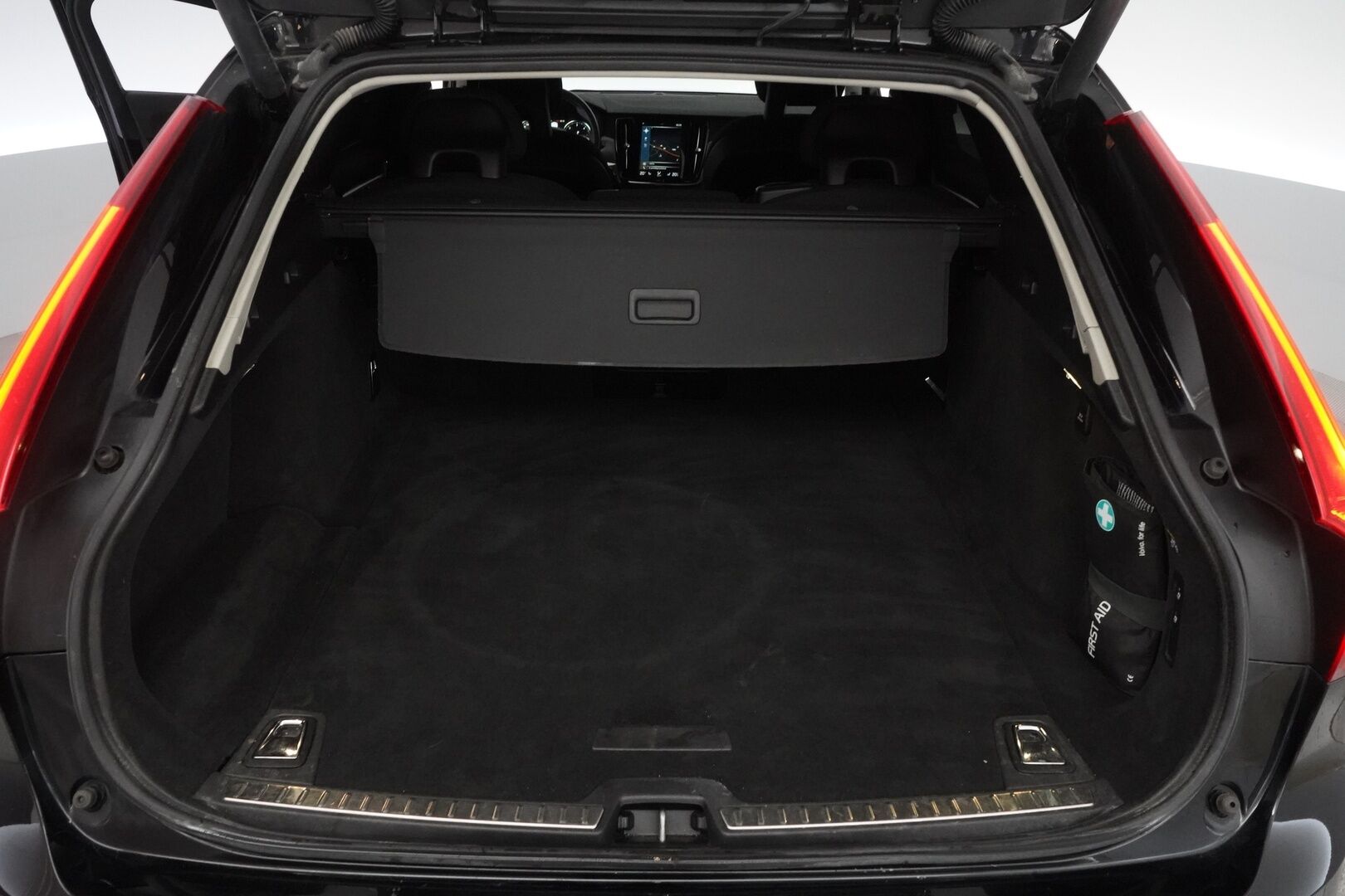Volvo V90 2018 D3 Momentum aut - ACC | Pilot assist | LED | Webasto | Ratin lämmitys | Suomi-auto | Kahdet renkaat alumiinivanteilla | Särmä huoltohistoria!