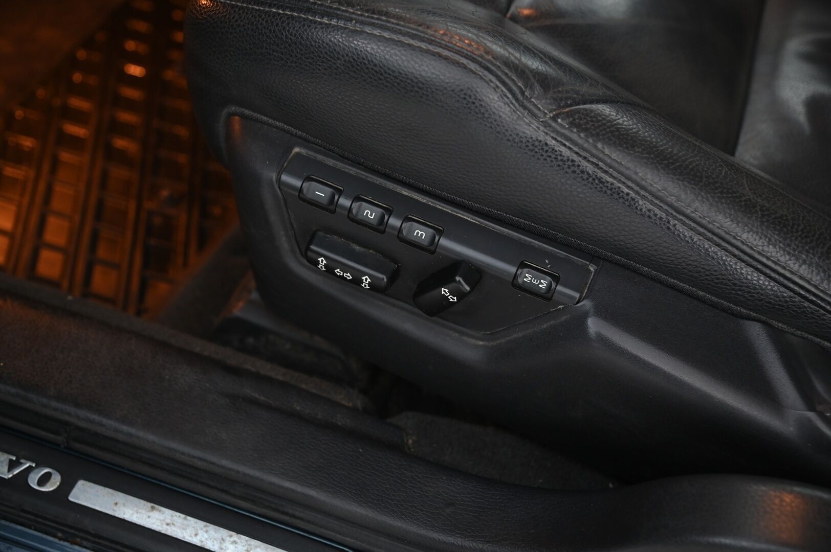 Volvo V70 2006 V70 2,4 Bi-Fuel Summum *Myydään Huutokaupat.com*