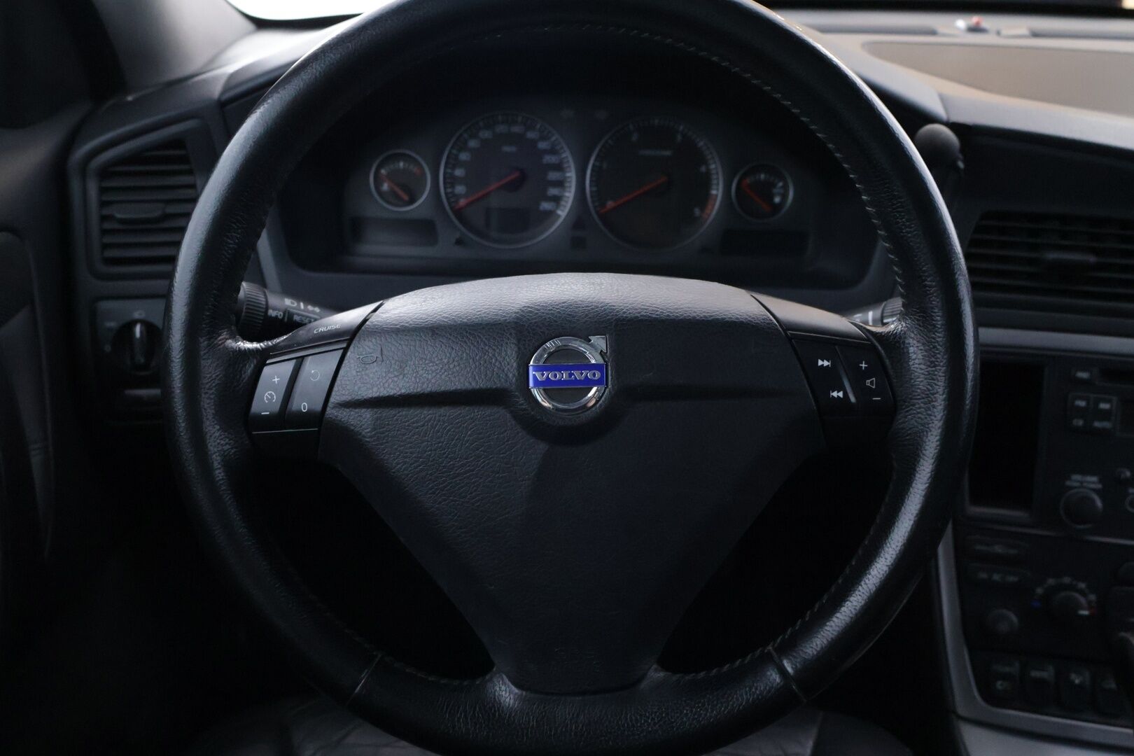Volvo XC70 2005 Ocean Race D5 5ov - | Koukku | Four-C | Lohko | 2x Hyvät Renkaat Volvon Aluilla | Lasikattoluukku | Kuskilla Muistipaikka |