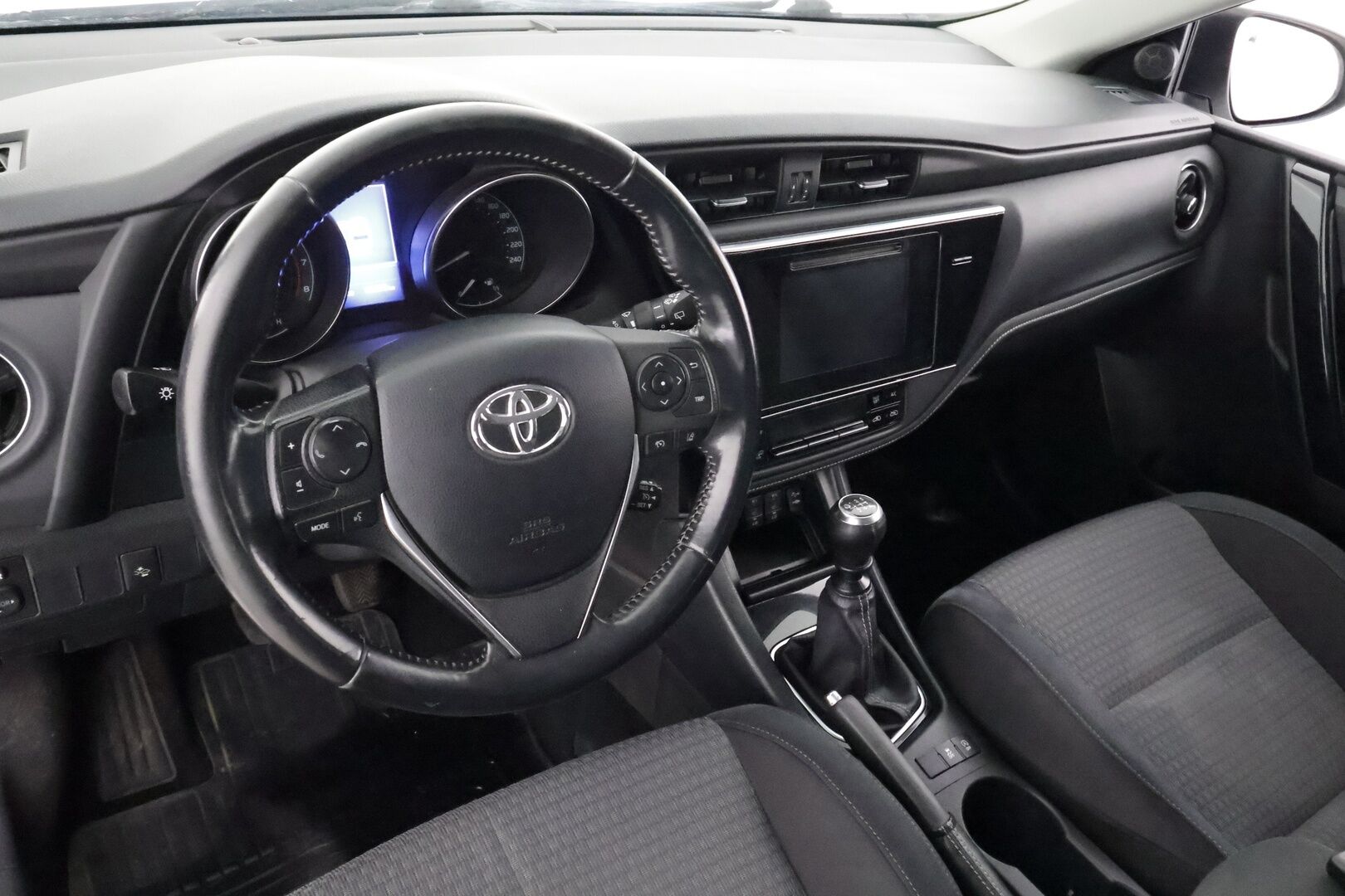 Toyota Auris 2018 1,2 T Active Edition - | LED | P.kamera | Vakkari | Navi | Lohko+sisälämmitin | Bluetooth | Kaistavahti | PCS | RSA | Aut. pitkät | 2x renkaat aluin | Huoltokirja | 