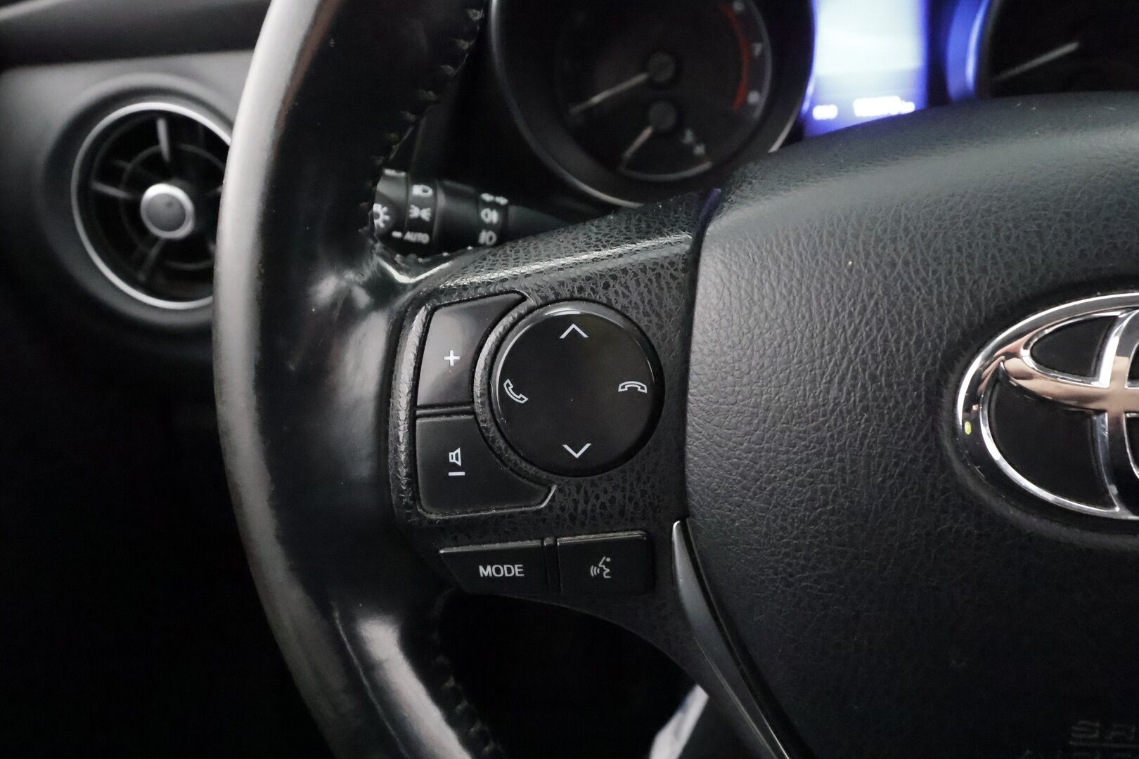 Toyota Auris 2018 1,2 T Active Edition - | LED | P.kamera | Vakkari | Navi | Lohko+sisälämmitin | Bluetooth | Kaistavahti | PCS | RSA | Aut. pitkät | 2x renkaat aluin | Huoltokirja | 