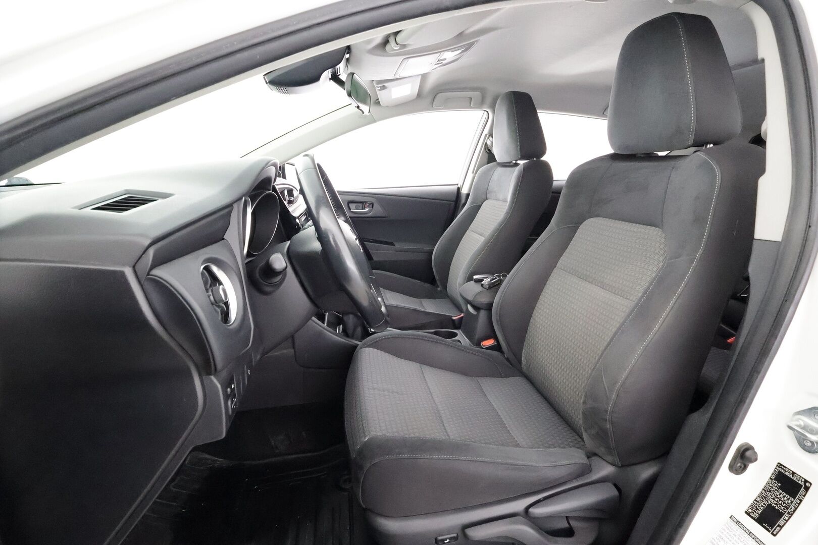 Toyota Auris 2018 1,2 T Active Edition - | LED | P.kamera | Vakkari | Navi | Lohko+sisälämmitin | Bluetooth | Kaistavahti | PCS | RSA | Aut. pitkät | 2x renkaat aluin | Huoltokirja | 