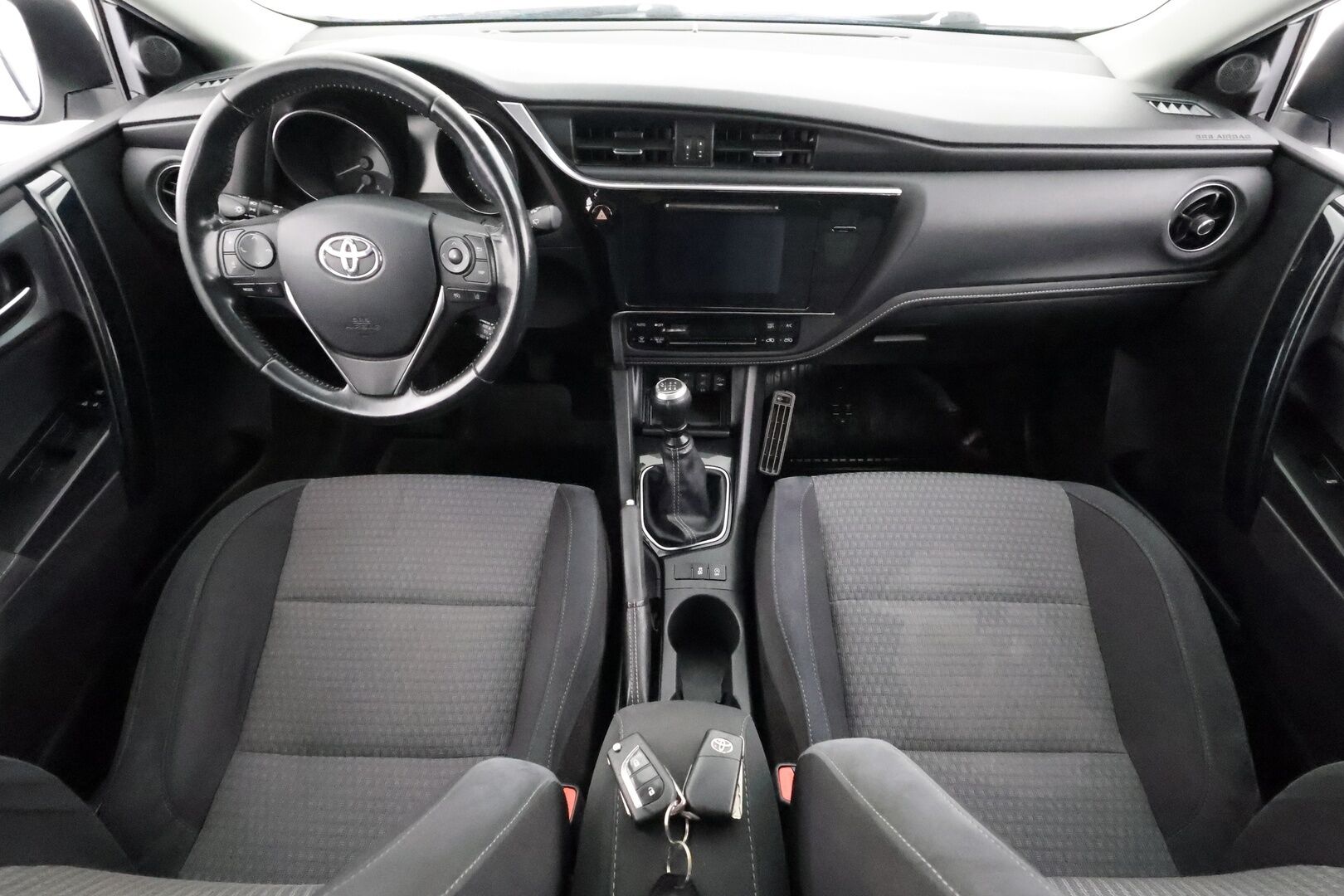 Toyota Auris 2018 1,2 T Active Edition - | LED | P.kamera | Vakkari | Navi | Lohko+sisälämmitin | Bluetooth | Kaistavahti | PCS | RSA | Aut. pitkät | 2x renkaat aluin | Huoltokirja | 