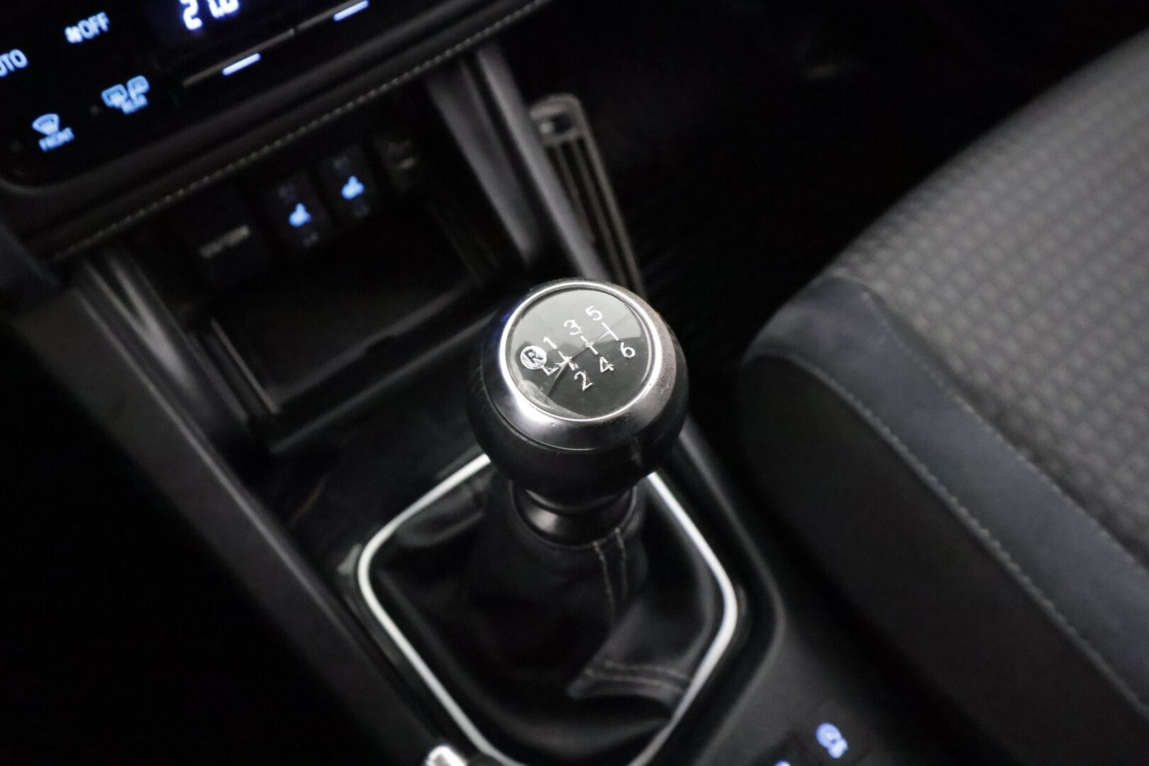 Toyota Auris 2018 1,2 T Active Edition - | LED | P.kamera | Vakkari | Navi | Lohko+sisälämmitin | Bluetooth | Kaistavahti | PCS | RSA | Aut. pitkät | 2x renkaat aluin | Huoltokirja | 