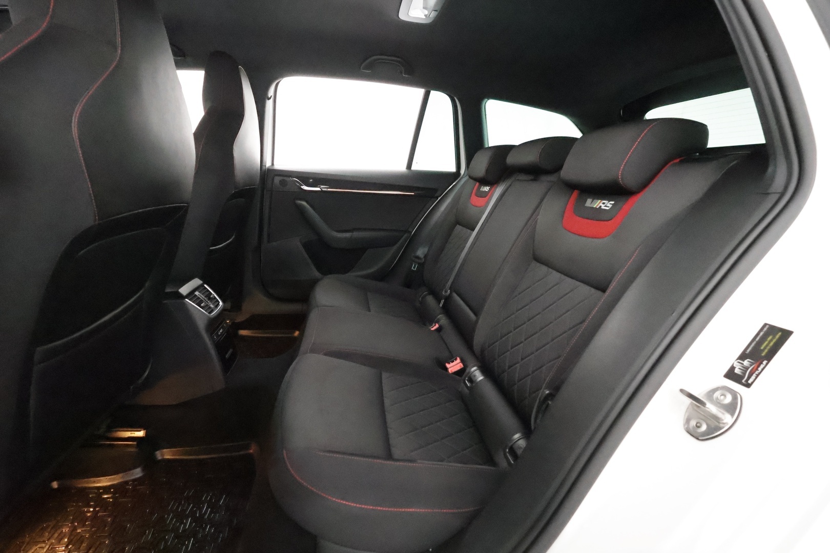 Skoda Octavia 2018 Combi 2,0 TSI RS DSG **Adapt. vakkari / Webasto / P.kamera / Keyless / Apple&Android** - 3,99% KORKOTARJOUS TÄHÄN AUTOON 21.9. ASTI - Hyvällä pidolla ollut, 2 om. Suomi-Auto!