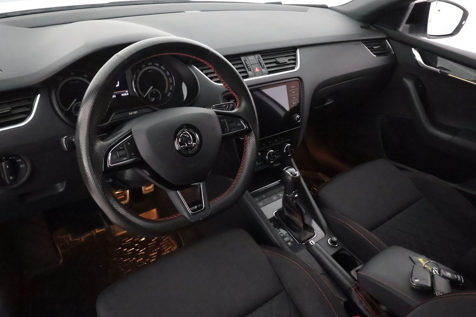 Skoda Octavia 2018 Combi 2,0 TSI RS DSG **Adapt. vakkari / Webasto / P.kamera / Keyless / Apple&Android**
