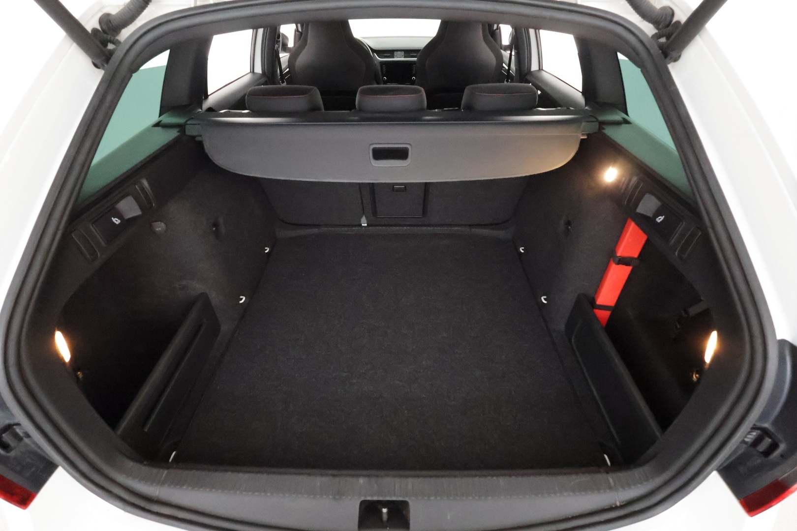 Skoda Octavia 2018 Combi 2,0 TSI RS DSG **Adapt. vakkari / Webasto / P.kamera / Keyless / Apple&Android** - 3,99% KORKOTARJOUS TÄHÄN AUTOON 21.9. ASTI - Hyvällä pidolla ollut, 2 om. Suomi-Auto!