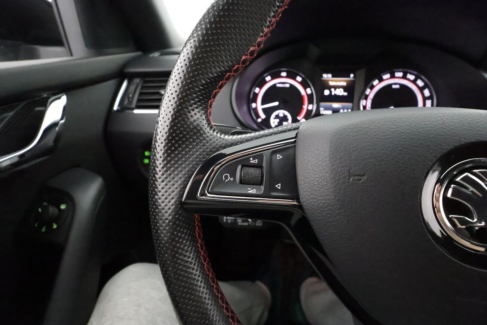 Skoda Octavia 2018 Combi 2,0 TSI RS DSG **Adapt. vakkari / Webasto / P.kamera / Keyless / Apple&Android**