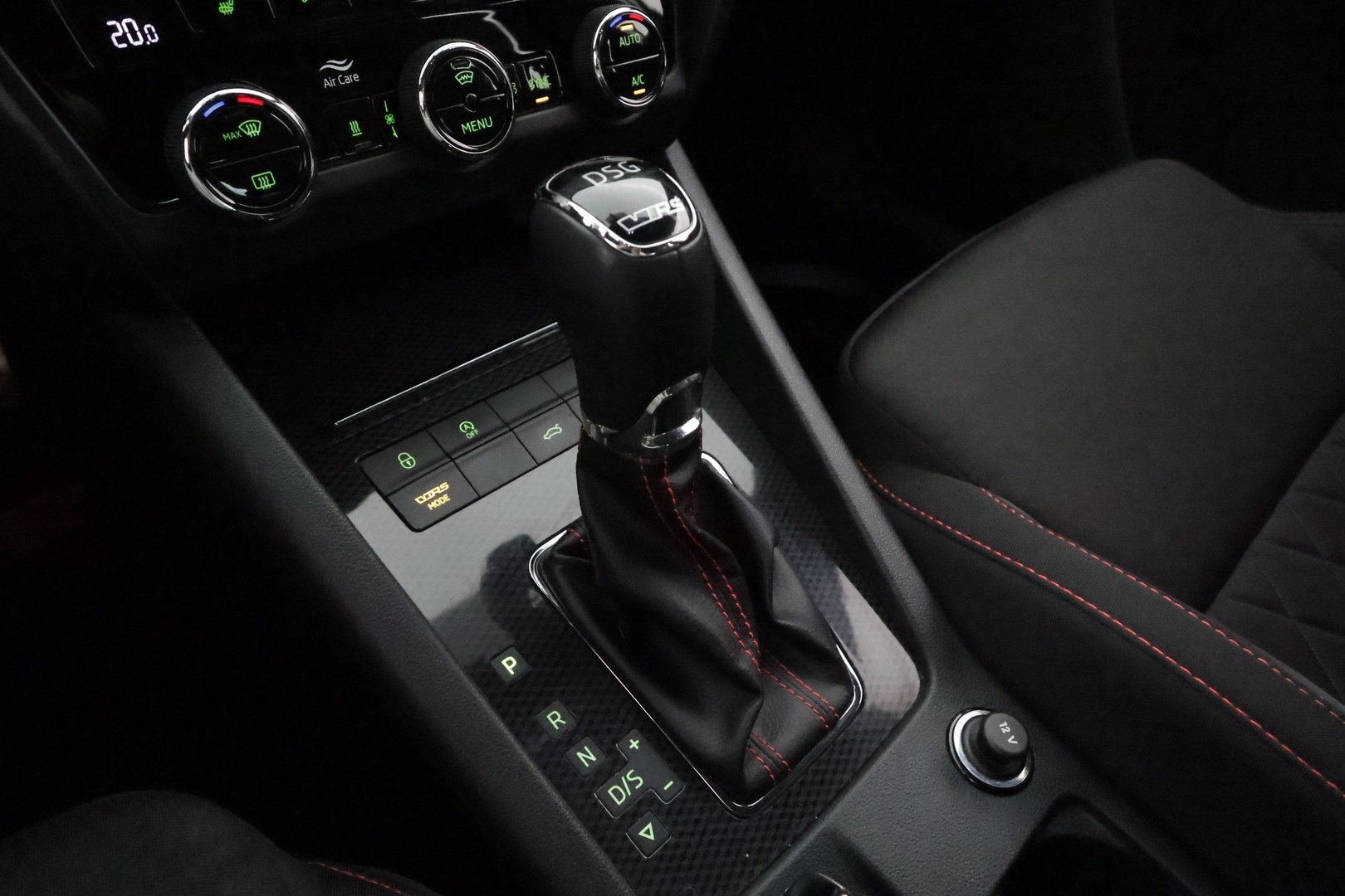 Skoda Octavia 2018 Combi 2,0 TSI RS DSG **Adapt. vakkari / Webasto / P.kamera / Keyless / Apple&Android** - 3,99% KORKOTARJOUS TÄHÄN AUTOON 21.9. ASTI - Hyvällä pidolla ollut, 2 om. Suomi-Auto!