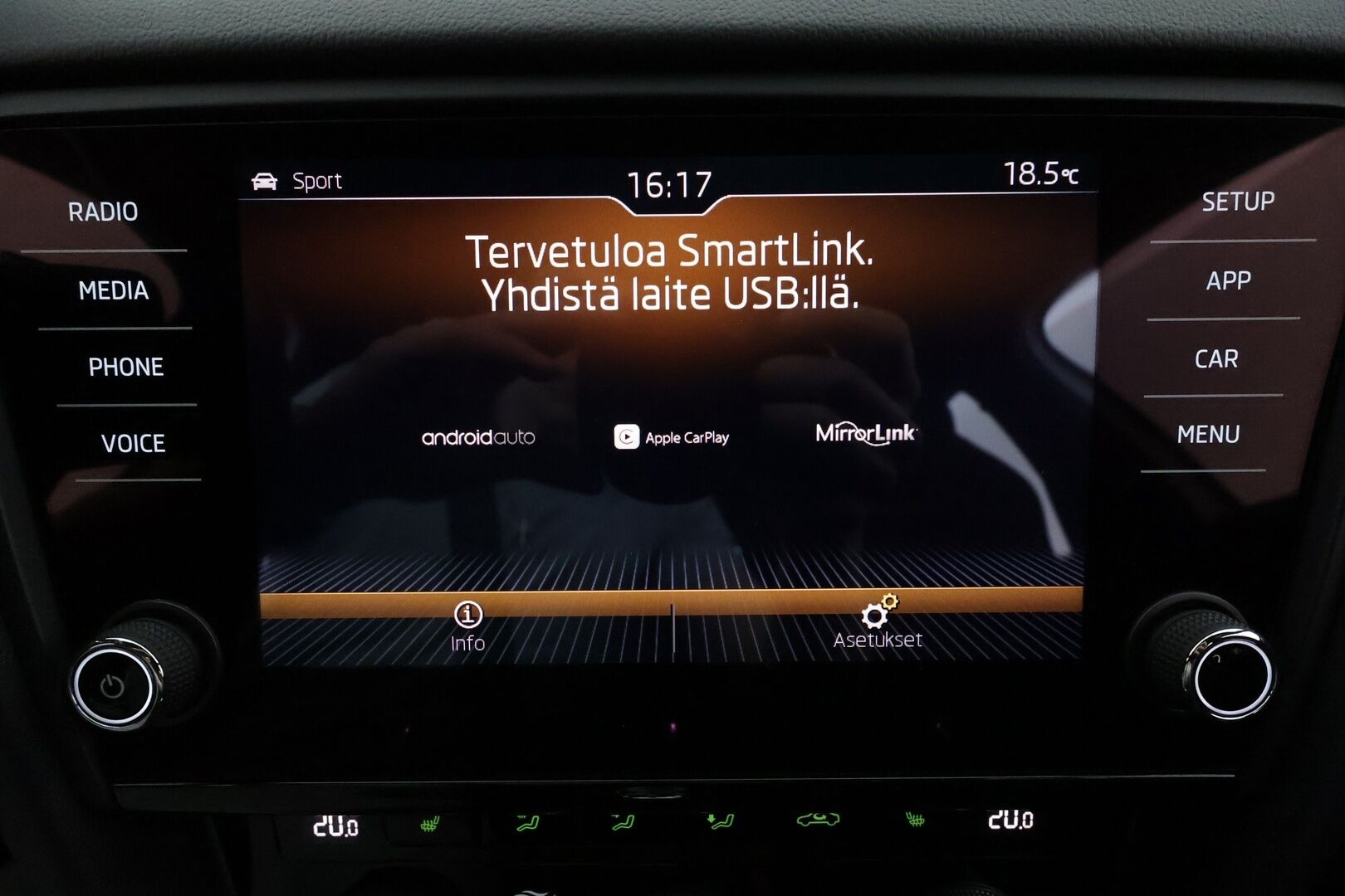 Skoda Octavia 2018 Combi 2,0 TSI RS DSG **Adapt. vakkari / Webasto / P.kamera / Keyless / Apple&Android**