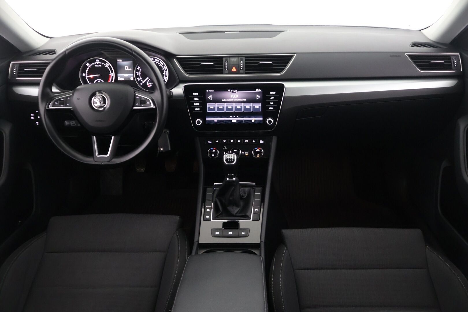 Skoda Superb 2018 2,0 TDI 150 Ambition BusinessLine - Adapt. vakkari | Webasto | Läm. tuulilasi | Carplay | Koukku | 2x renkaat