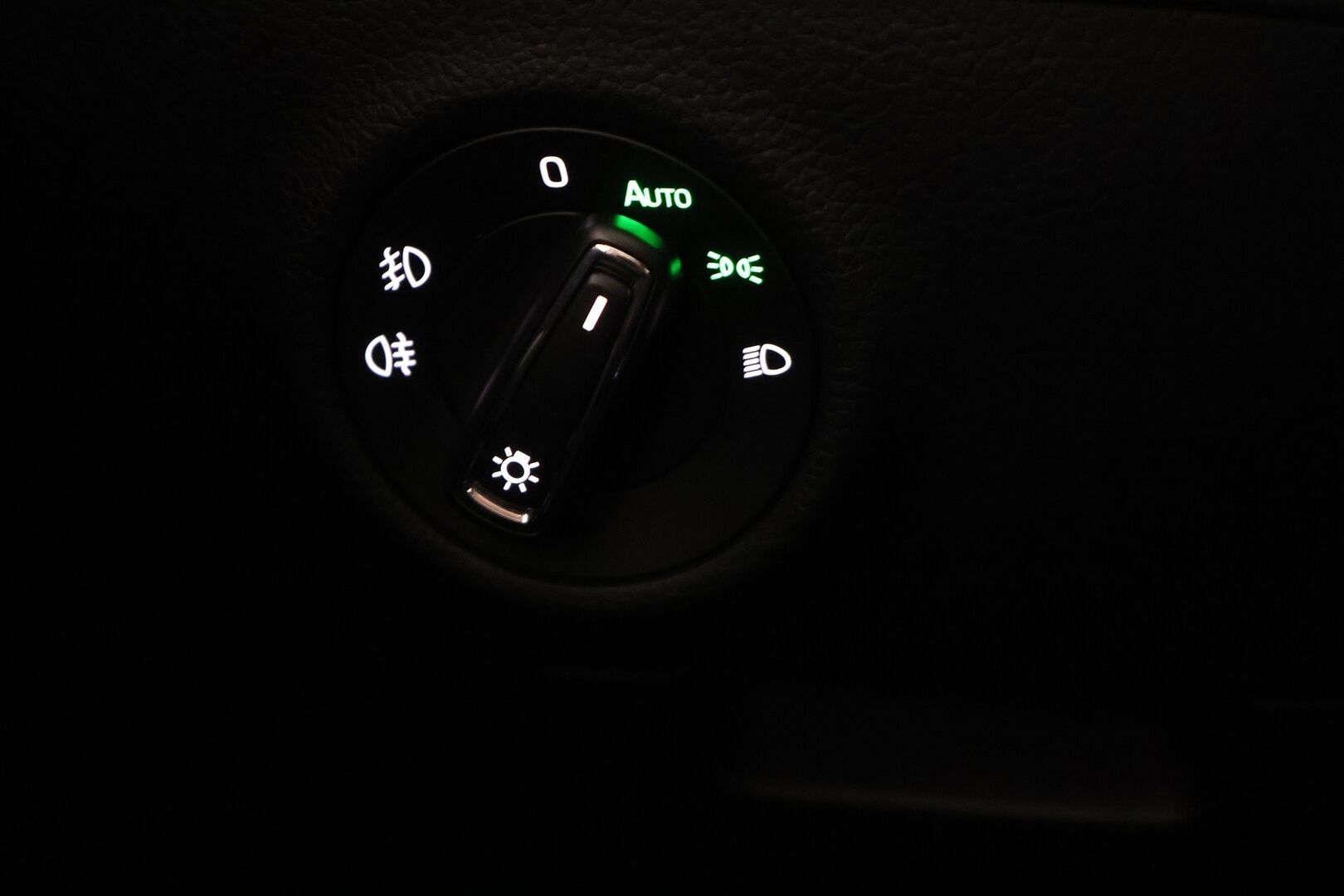 Skoda Superb 2018 2,0 TDI 150 Ambition BusinessLine - Adapt. vakkari | Webasto | Läm. tuulilasi | Carplay | Koukku | 2x renkaat