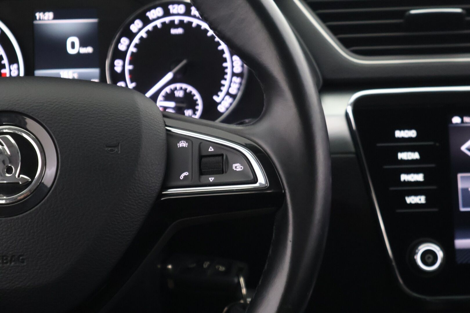 Skoda Superb 2018 2,0 TDI 150 Ambition BusinessLine - Adapt. vakkari | Webasto | Läm. tuulilasi | Carplay | Koukku | 2x renkaat