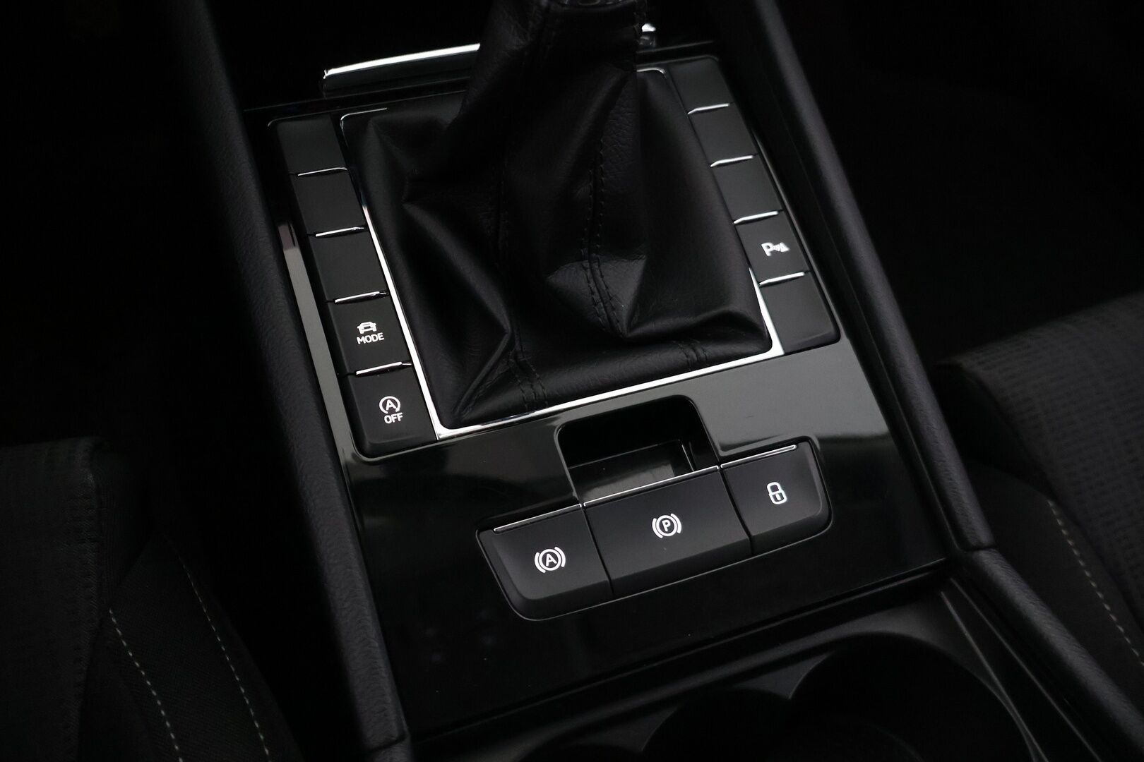 Skoda Superb 2018 2,0 TDI 150 Ambition BusinessLine - Adapt. vakkari | Webasto | Läm. tuulilasi | Carplay | Koukku | 2x renkaat