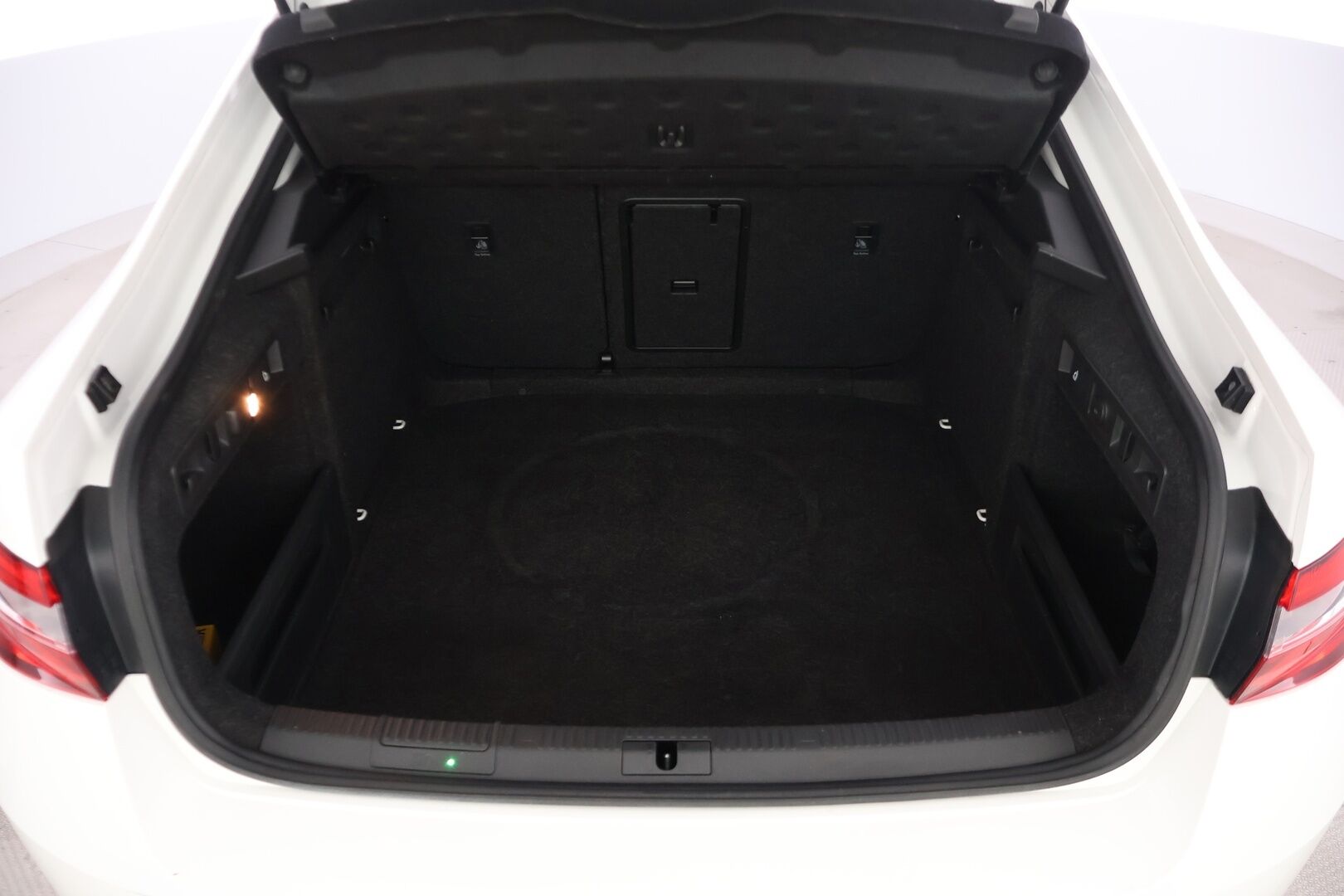 Skoda Superb 2018 2,0 TDI 150 Ambition BusinessLine - Adapt. vakkari | Webasto | Läm. tuulilasi | Carplay | Koukku | 2x renkaat