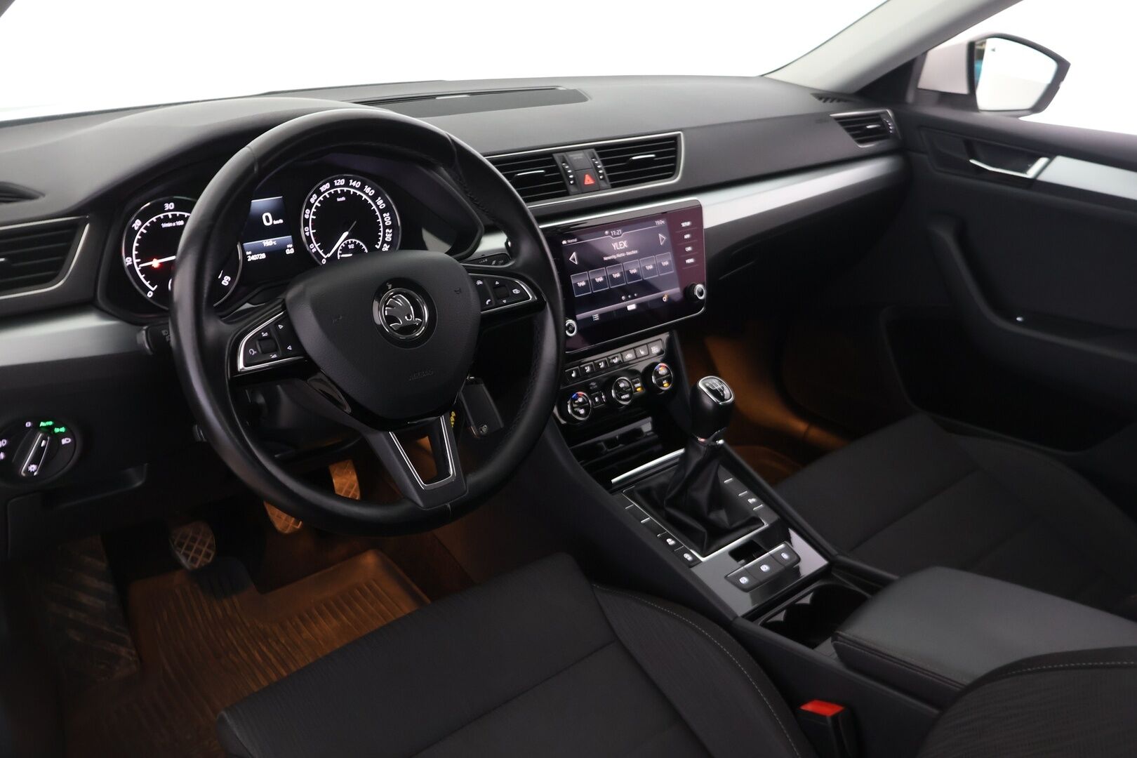 Skoda Superb 2018 2,0 TDI 150 Ambition BusinessLine - Adapt. vakkari | Webasto | Läm. tuulilasi | Carplay | Koukku | 2x renkaat