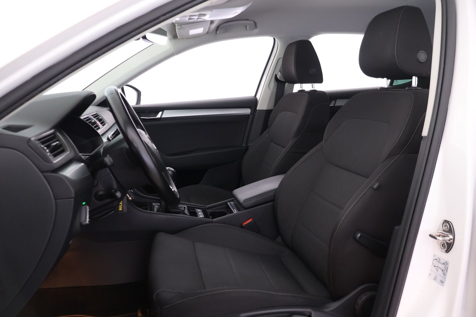 Skoda Superb 2018 2,0 TDI 150 Ambition BusinessLine - Adapt. vakkari | Webasto | Läm. tuulilasi | Carplay | Koukku | 2x renkaat