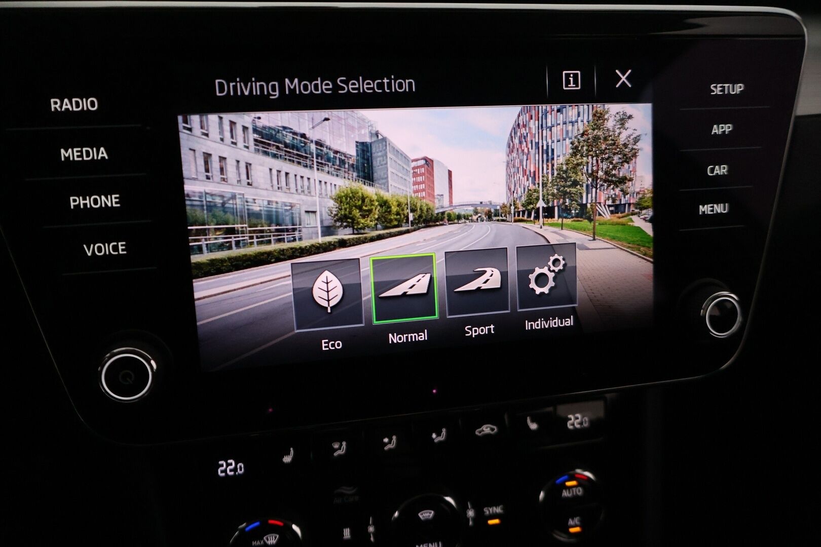 Skoda Superb 2018 2,0 TDI 150 Ambition BusinessLine - Adapt. vakkari | Webasto | Läm. tuulilasi | Carplay | Koukku | 2x renkaat