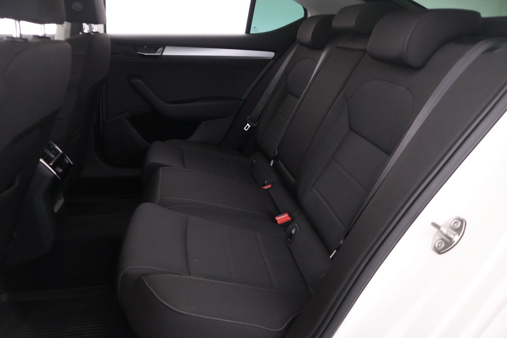 Skoda Superb 2018 2,0 TDI 150 Ambition BusinessLine - Adapt. vakkari | Webasto | Läm. tuulilasi | Carplay | Koukku | 2x renkaat
