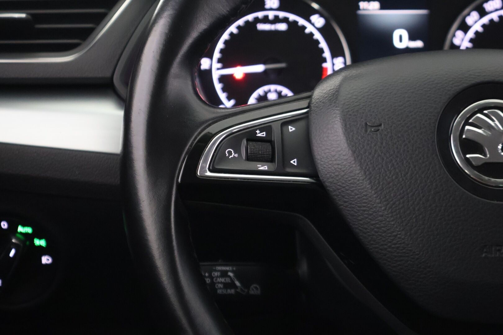 Skoda Superb 2018 2,0 TDI 150 Ambition BusinessLine - Adapt. vakkari | Webasto | Läm. tuulilasi | Carplay | Koukku | 2x renkaat