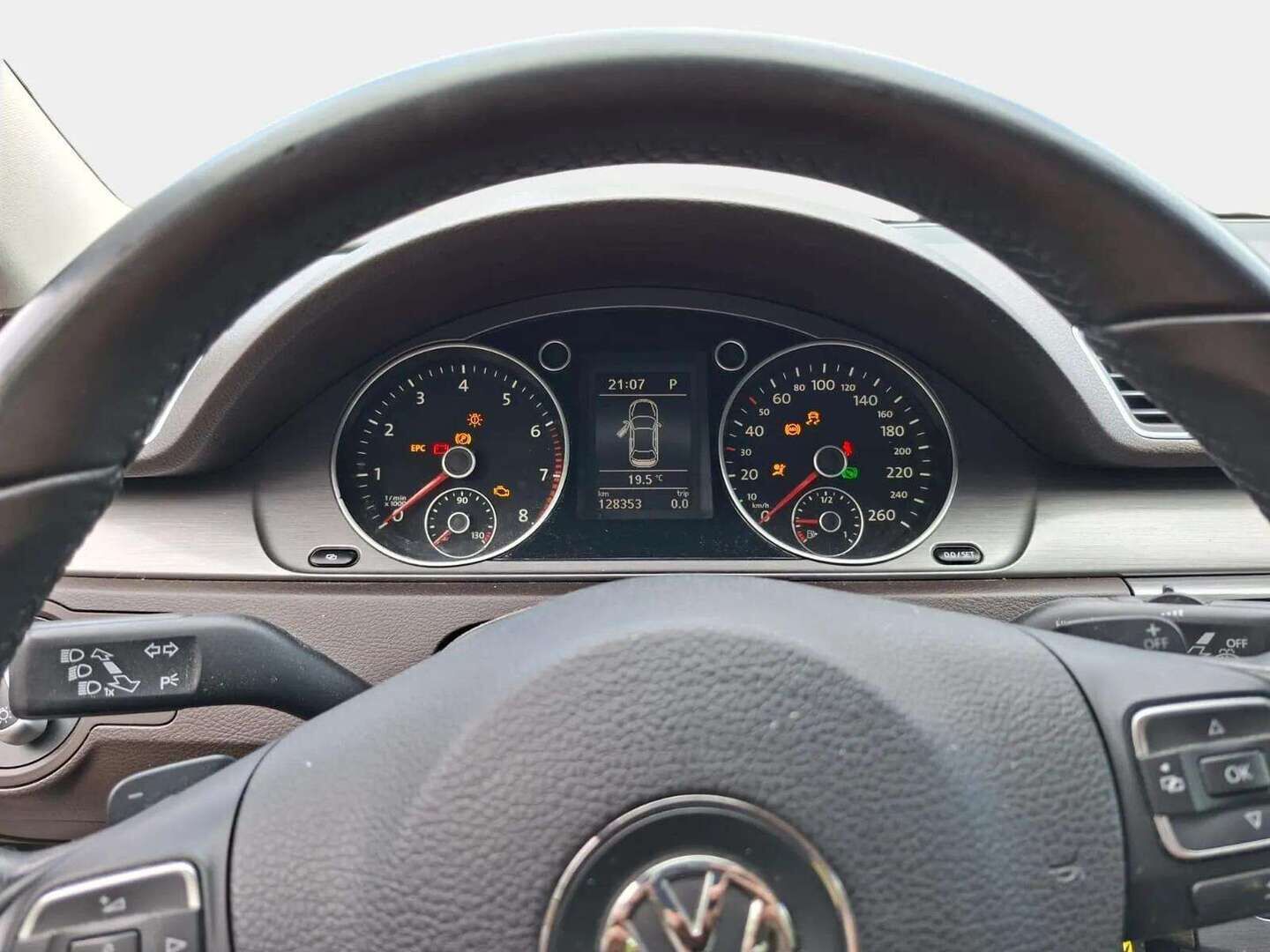 Volkswagen Passat 2011 Sedan Comfortline 1,4 TSI MultiFuel 118 kW (160 hv) DSG-automaatti - | Myydään Huutokaupat.comissa | Vakionopeudensäädin | Osittain sähkösäätöinen kuljettajan istuin | Automaattinen ilmastointi | Sähkökäyttöiset ikkunat |